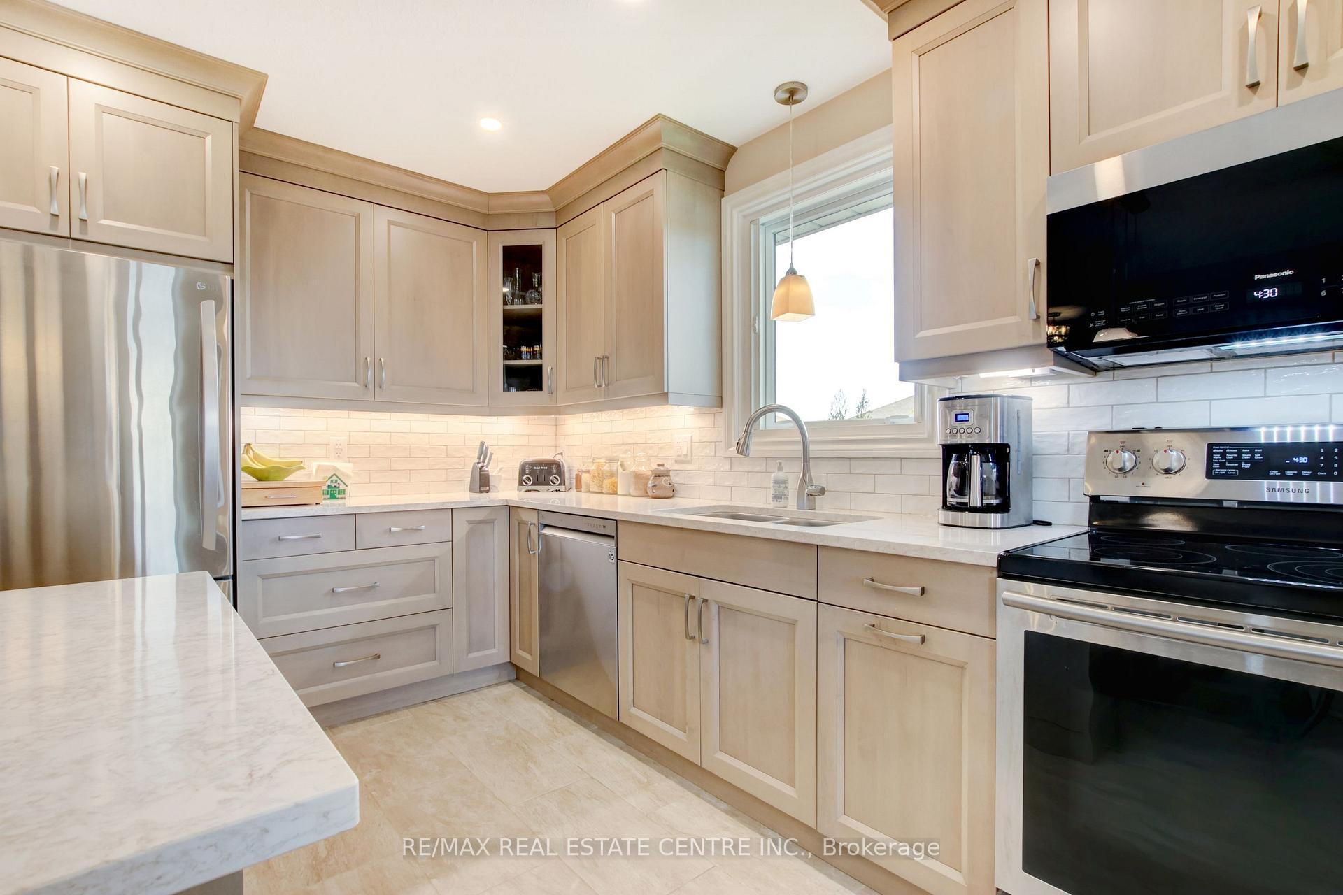 Photo 20 of 23 Taylor Road, Brant, South Dumfries — HOMEH