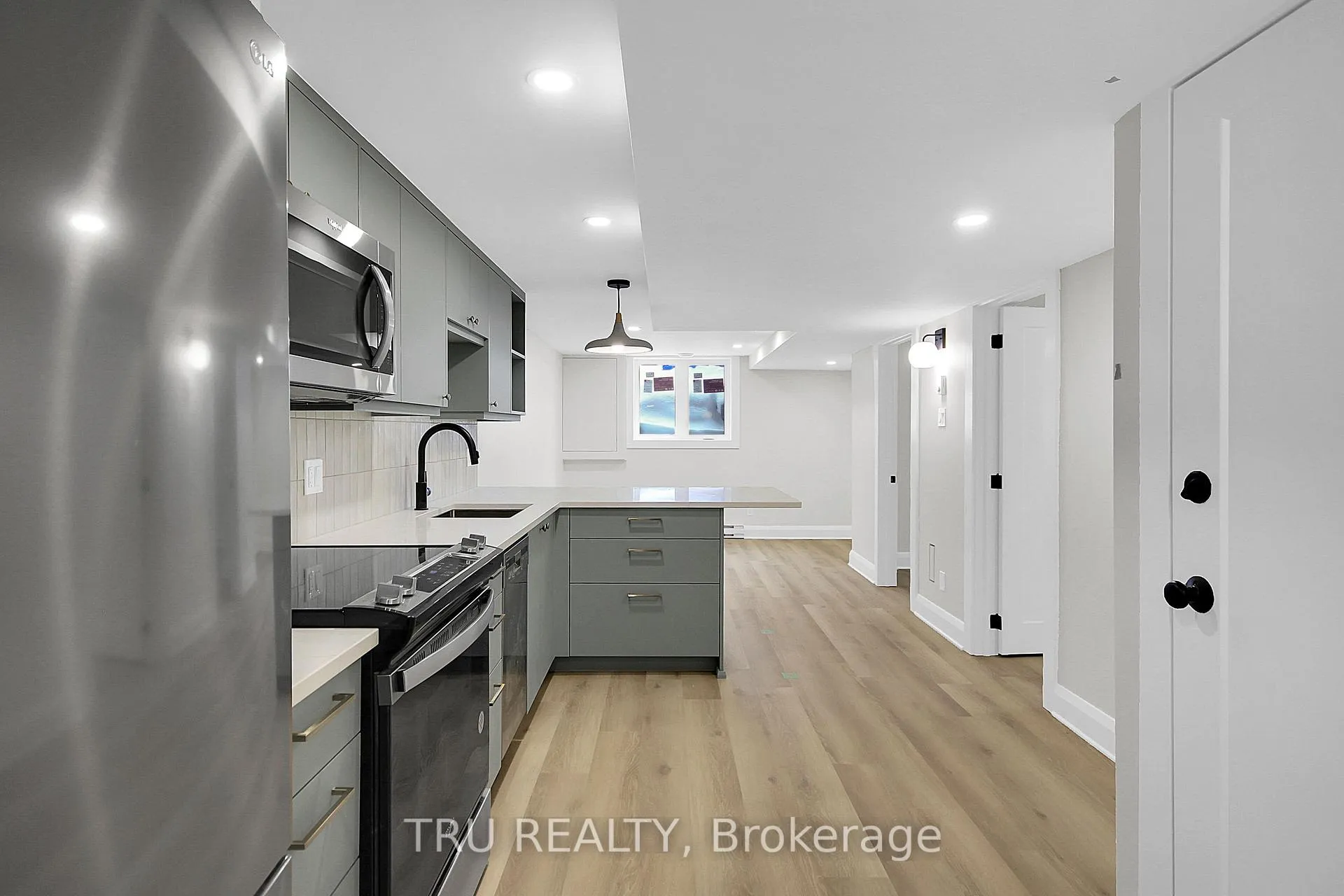 Photo 4 of Unit B, 2643 Don Street, Ottawa, Britannia — HOMEH
