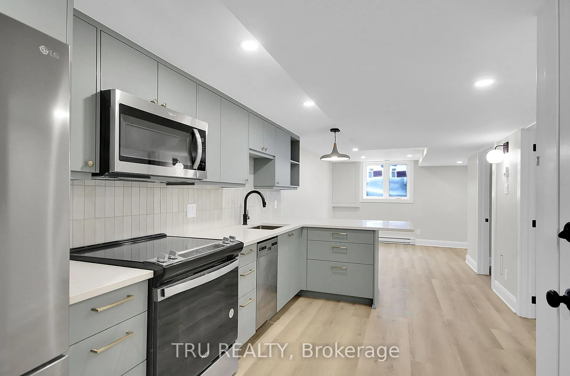 Photo 5 of Unit B, 2643 Don Street, Ottawa, Britannia — HOMEH