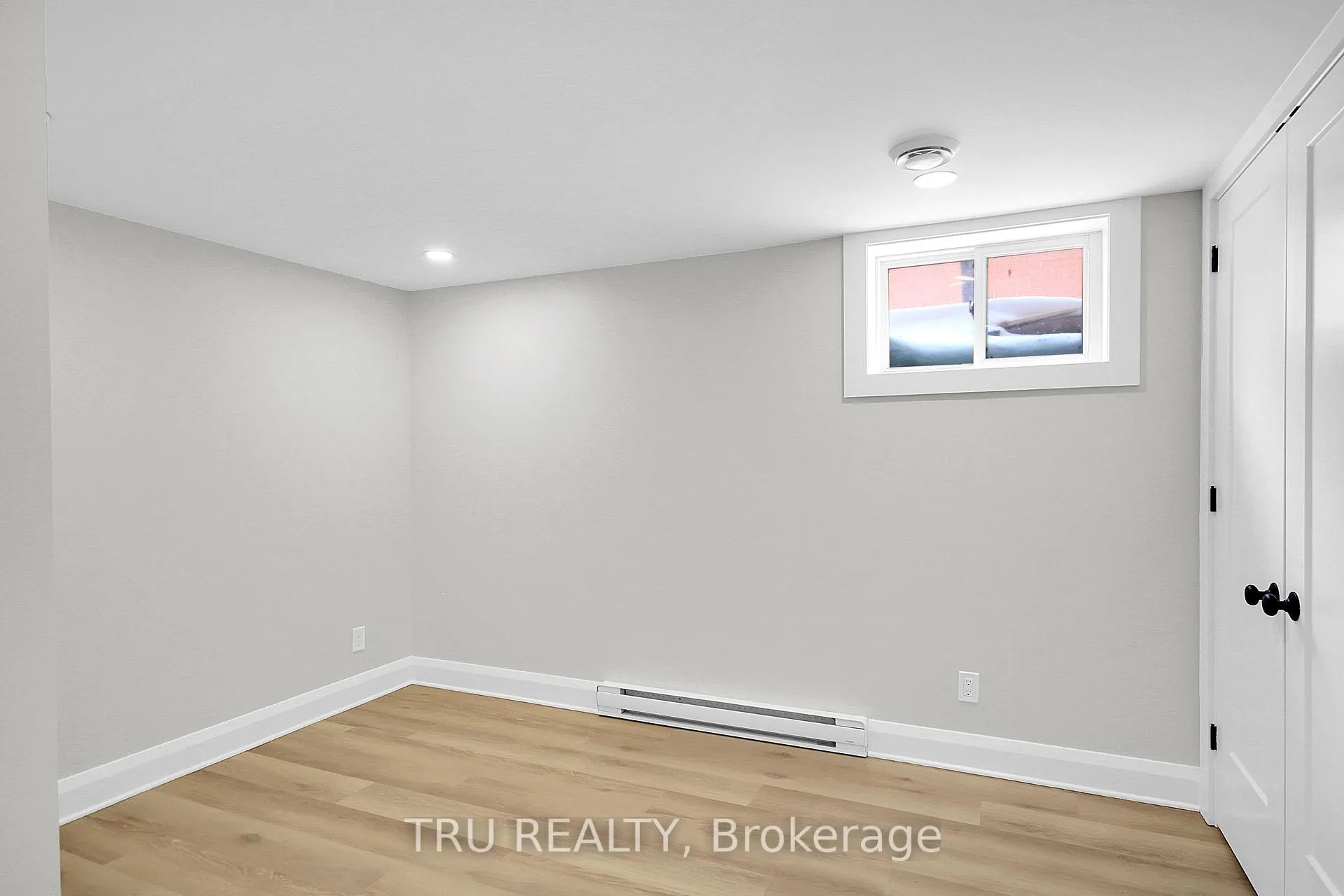 Photo 11 of Unit B, 2643 Don Street, Ottawa, Britannia — HOMEH