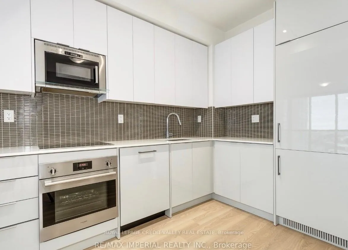 Photo 7 of Unit 701, 2916 Highway 7 Road, Vaughan, Concord — HOMEH