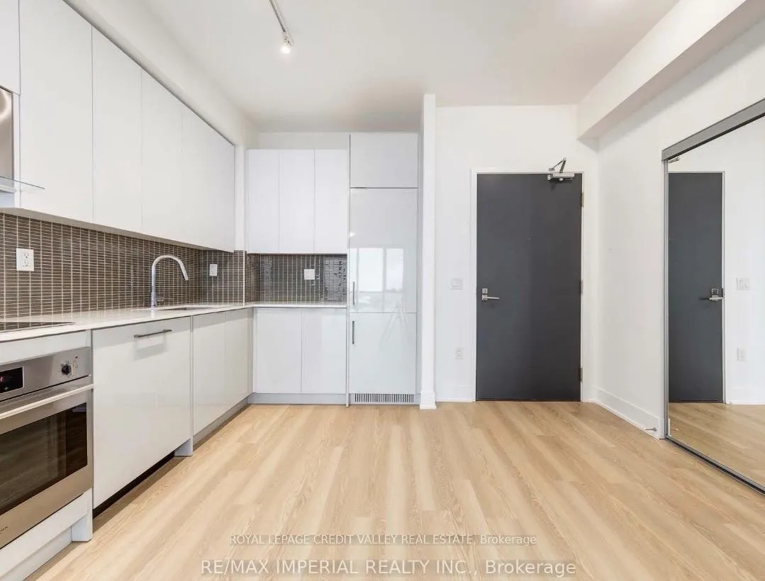 Photo 8 of Unit 701, 2916 Highway 7 Road, Vaughan, Concord — HOMEH