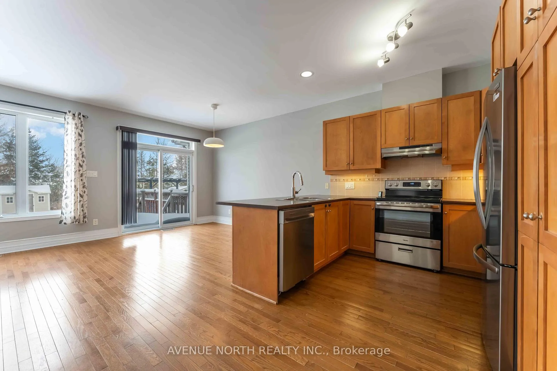 Photo 6 of 298 Parkin Circle, Ottawa, Blossom Park/Kemp Park/Findlay Creek — HOMEH