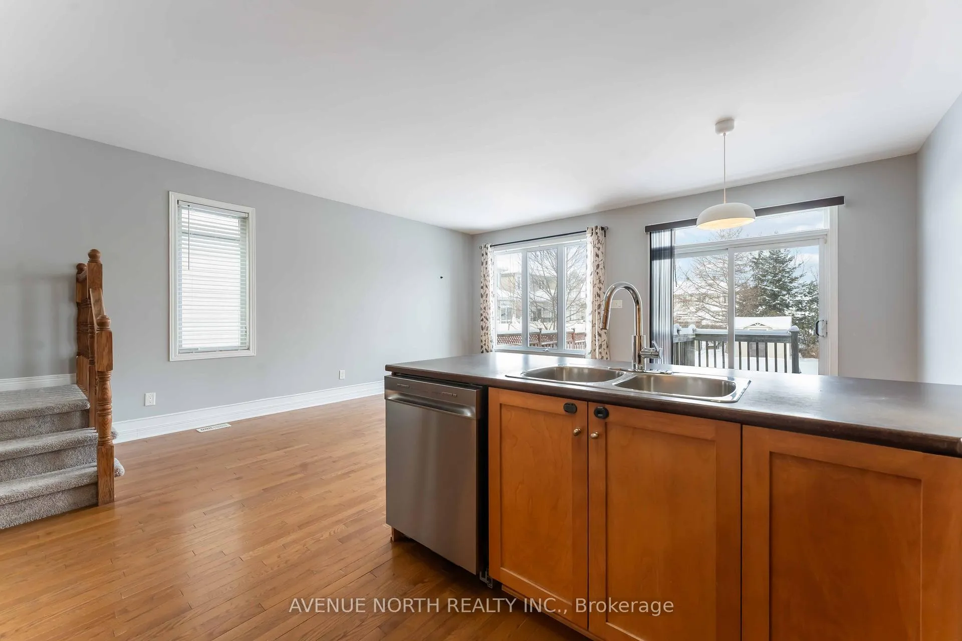 Photo 8 of 298 Parkin Circle, Ottawa, Blossom Park/Kemp Park/Findlay Creek — HOMEH