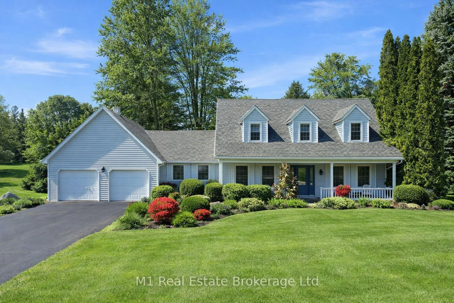 Photo 2 of 28 Weneil Drive, Hamilton, Freelton — HOMEH