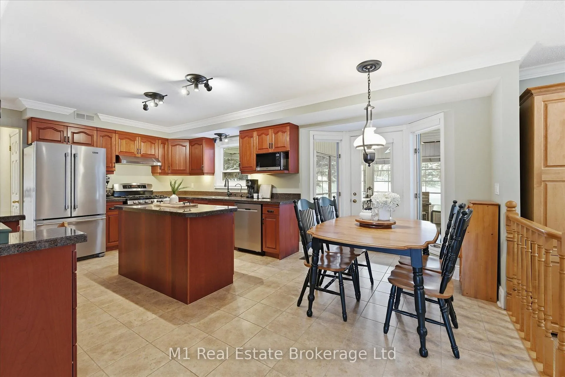 Photo 14 of 28 Weneil Drive, Hamilton, Freelton — HOMEH