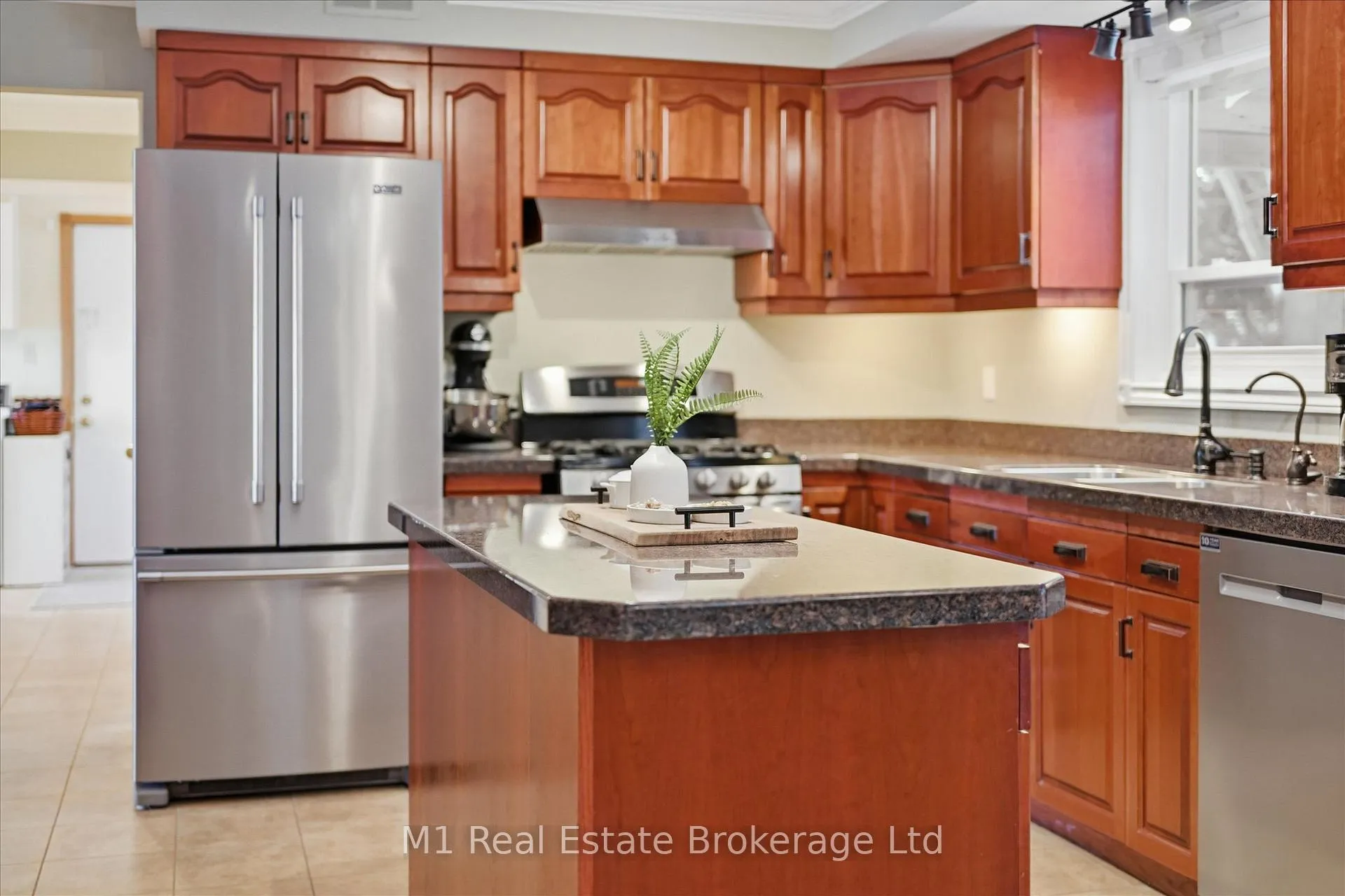Photo 15 of 28 Weneil Drive, Hamilton, Freelton — HOMEH