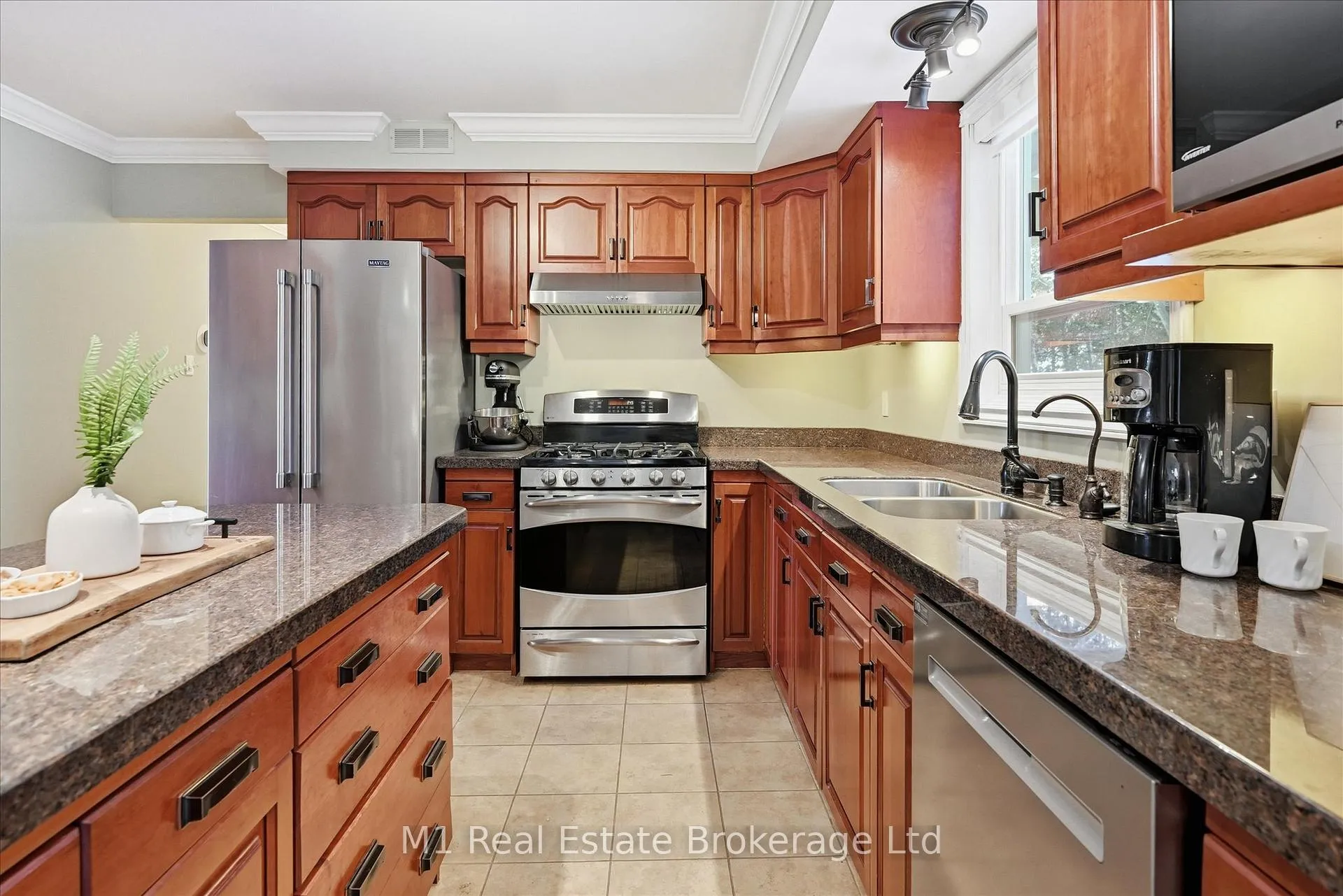 Photo 16 of 28 Weneil Drive, Hamilton, Freelton — HOMEH