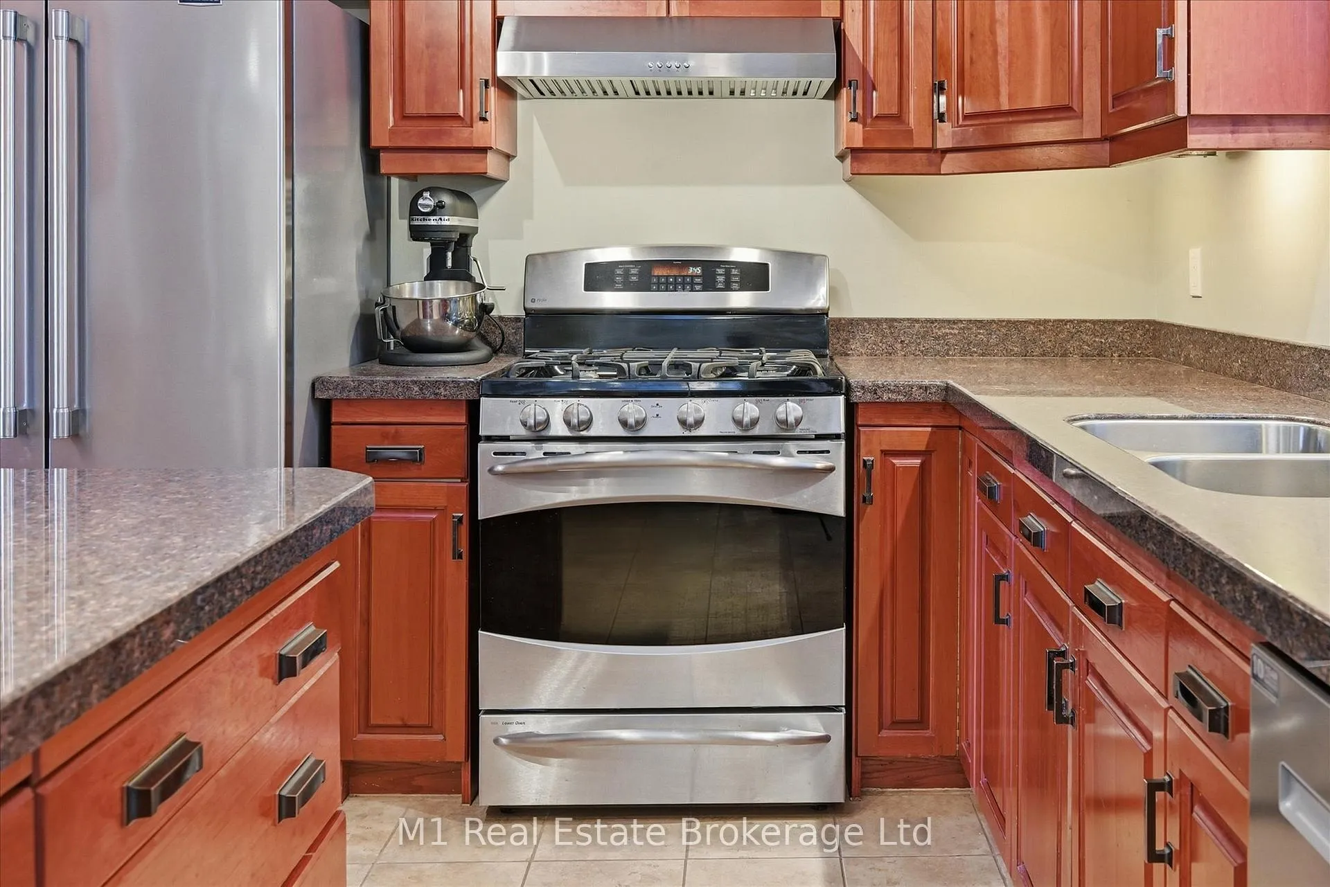 Photo 17 of 28 Weneil Drive, Hamilton, Freelton — HOMEH