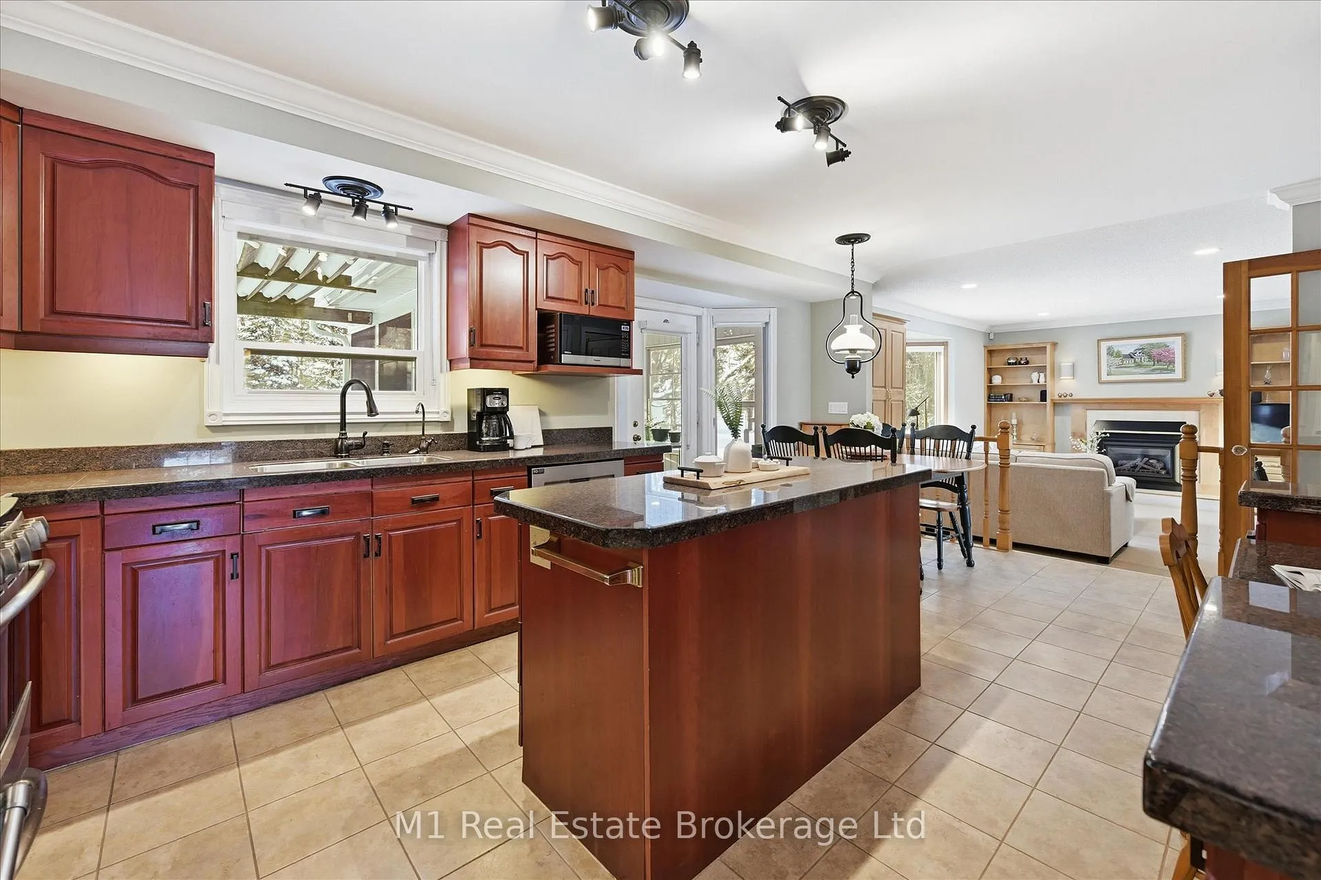 Photo 19 of 28 Weneil Drive, Hamilton, Freelton — HOMEH