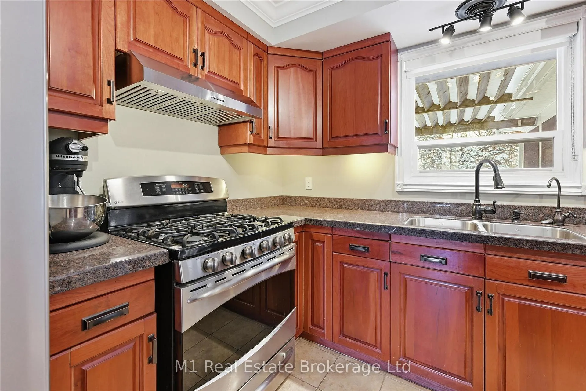 Photo 20 of 28 Weneil Drive, Hamilton, Freelton — HOMEH