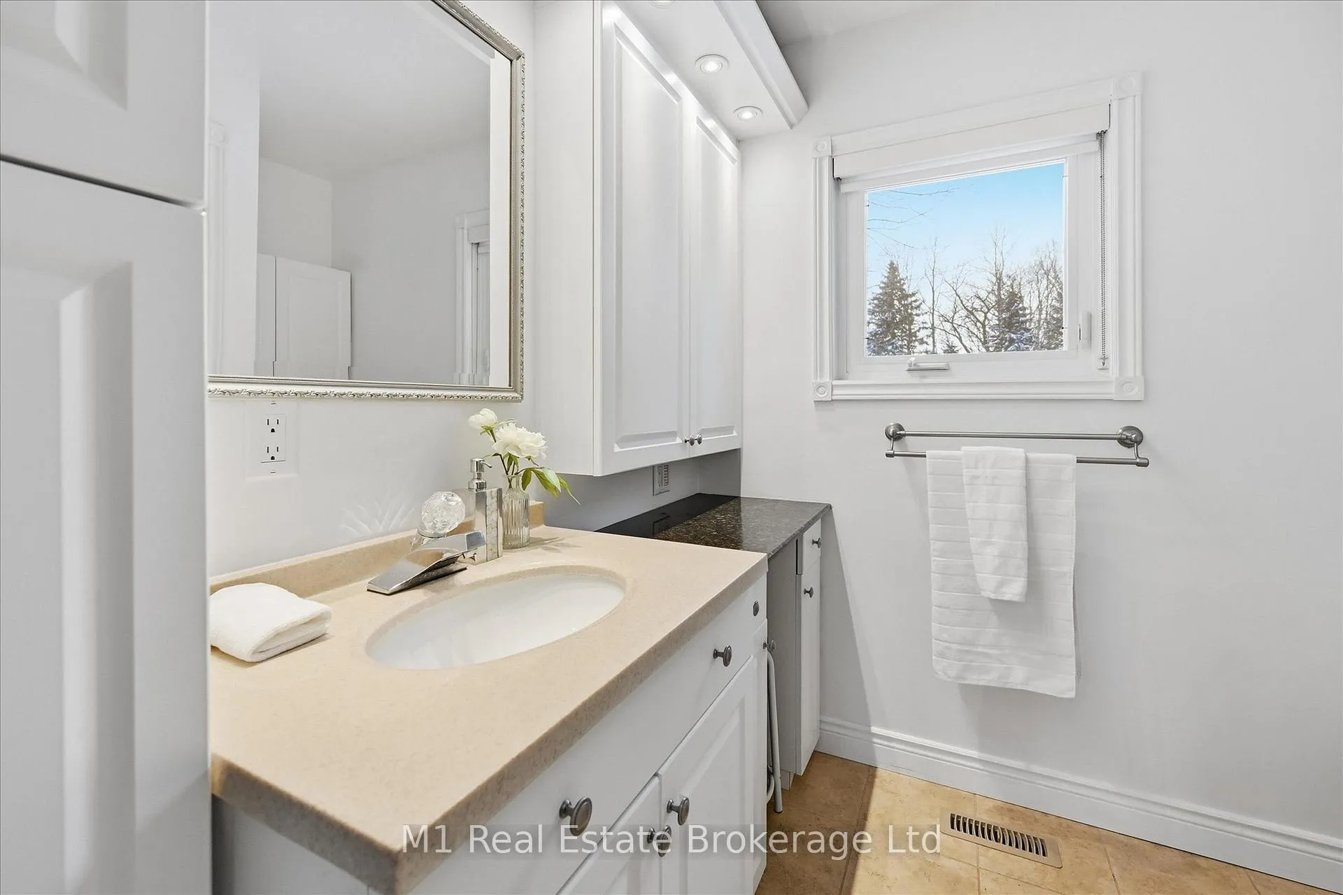 Photo 30 of 28 Weneil Drive, Hamilton, Freelton — HOMEH