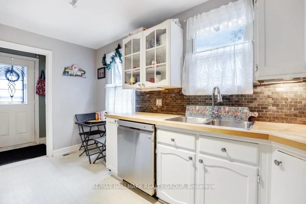 Photo 11 of 324 Blake Boulevard, Ottawa, Vanier — HOMEH