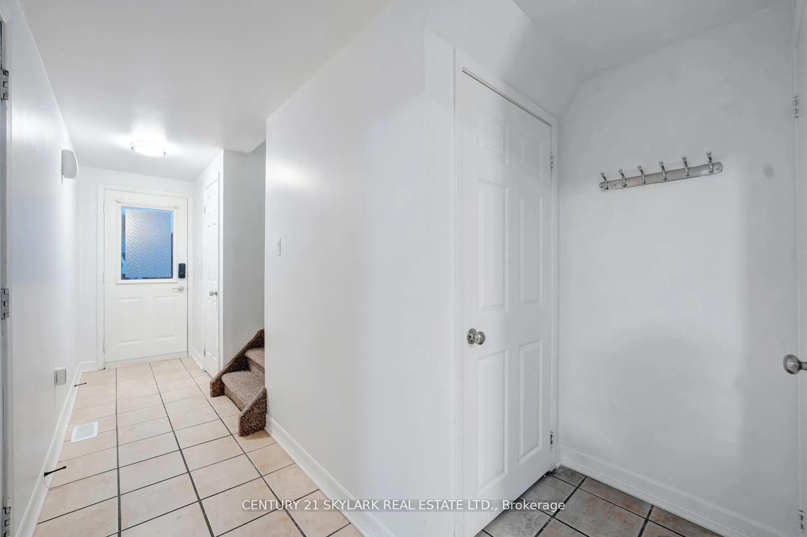 Photo 3 of 66 Corbett Drive, Barrie, Grove East — HOMEH
