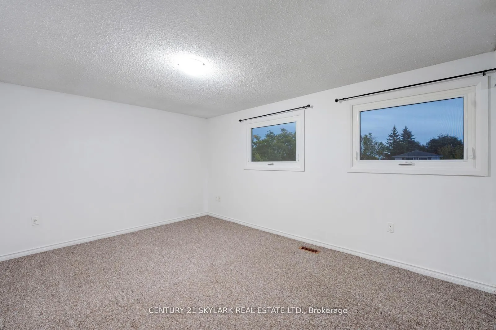 Photo 10 of 66 Corbett Drive, Barrie, Grove East — HOMEH