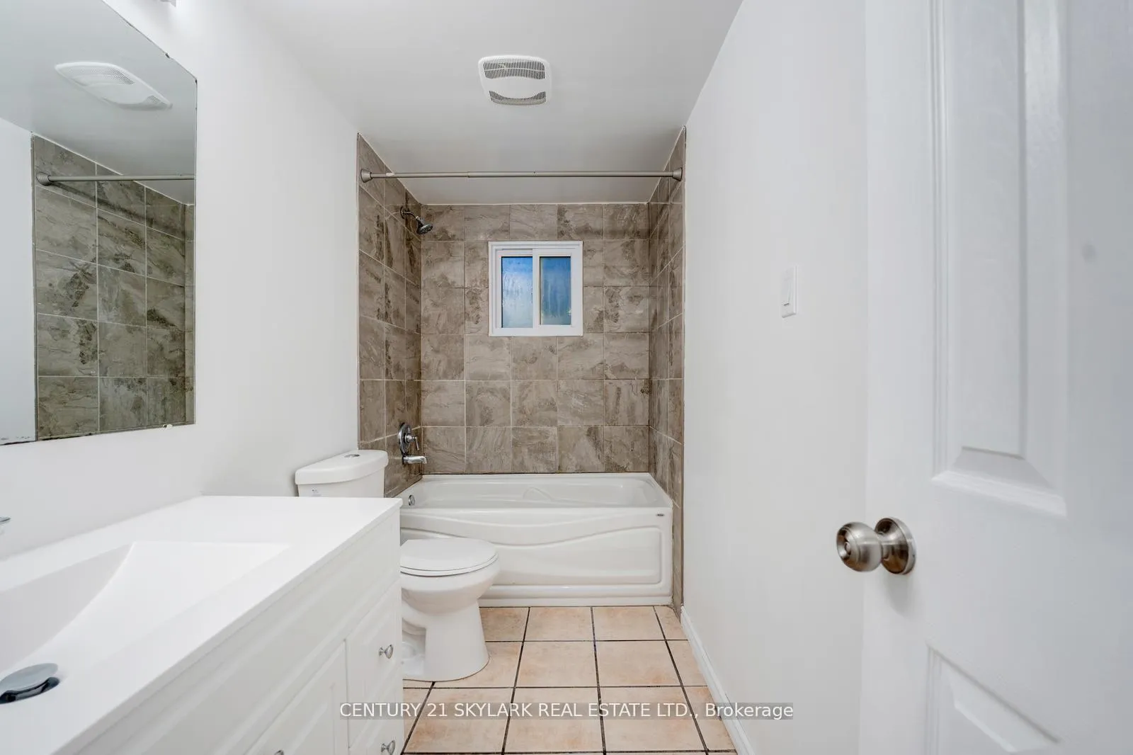 Photo 14 of 66 Corbett Drive, Barrie, Grove East — HOMEH