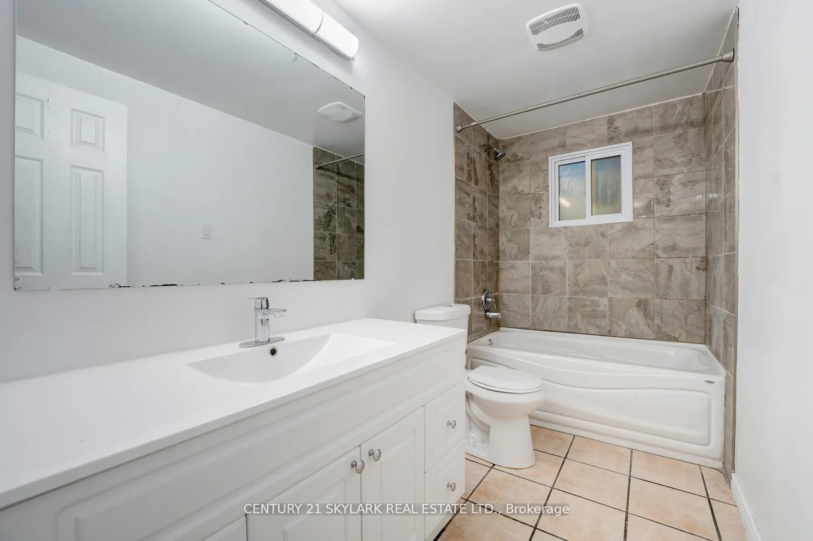 Photo 15 of 66 Corbett Drive, Barrie, Grove East — HOMEH