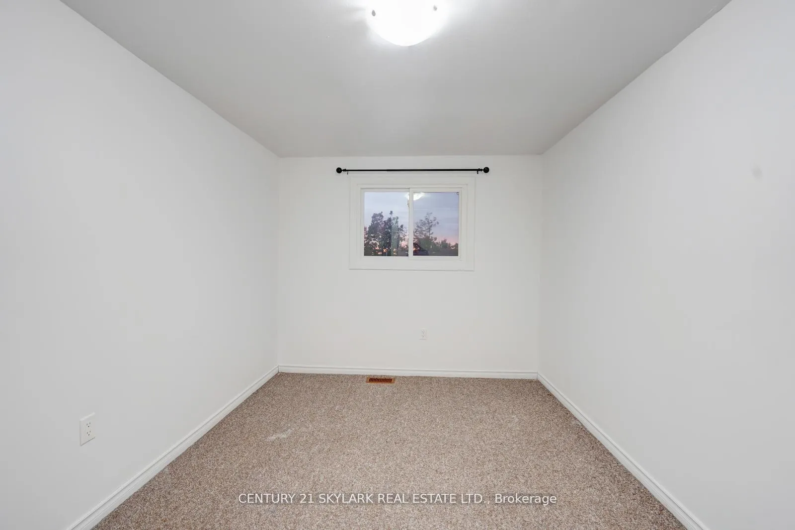 Photo 17 of 66 Corbett Drive, Barrie, Grove East — HOMEH
