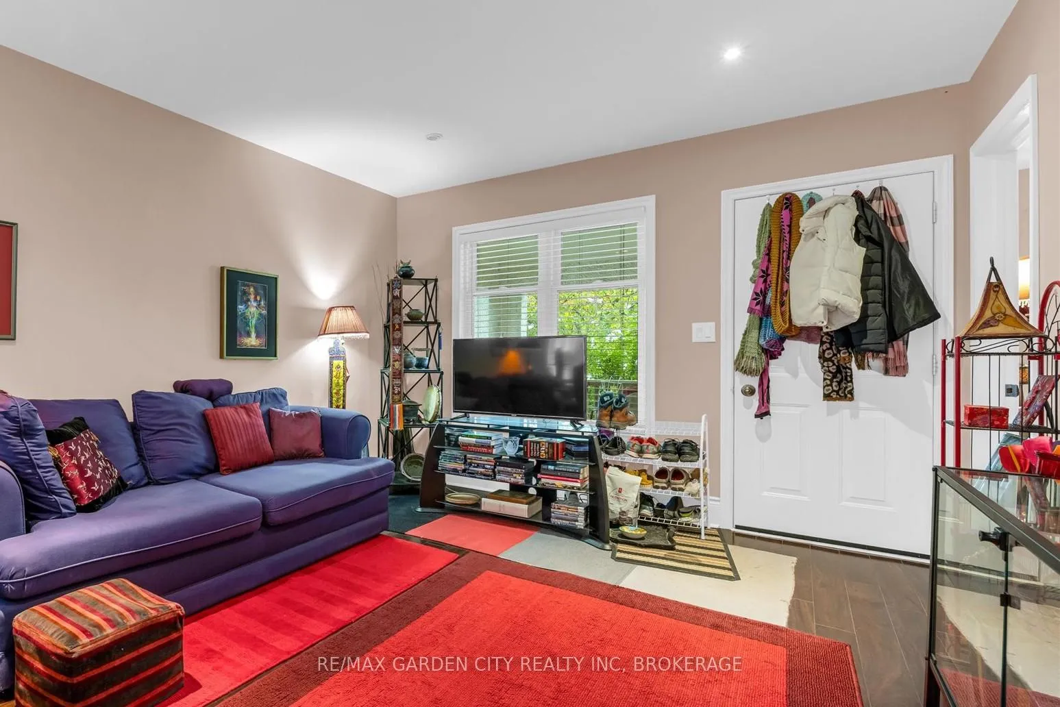 Photo 3 of 16 Ida Street, St. Catharines, E. Chester — HOMEH