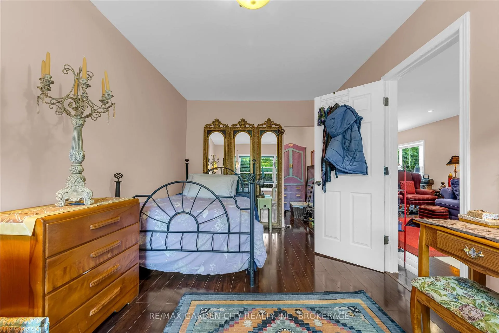 Photo 7 of 16 Ida Street, St. Catharines, E. Chester — HOMEH