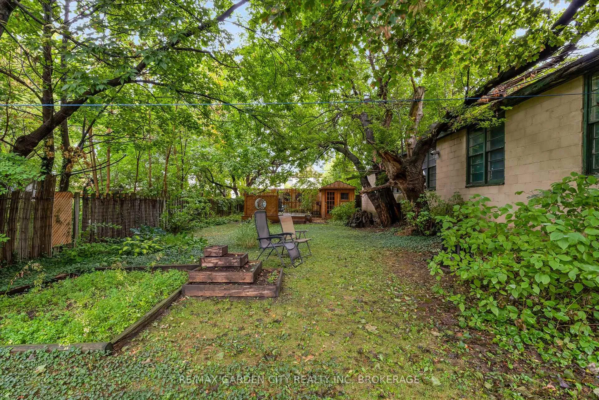 Photo 17 of 16 Ida Street, St. Catharines, E. Chester — HOMEH