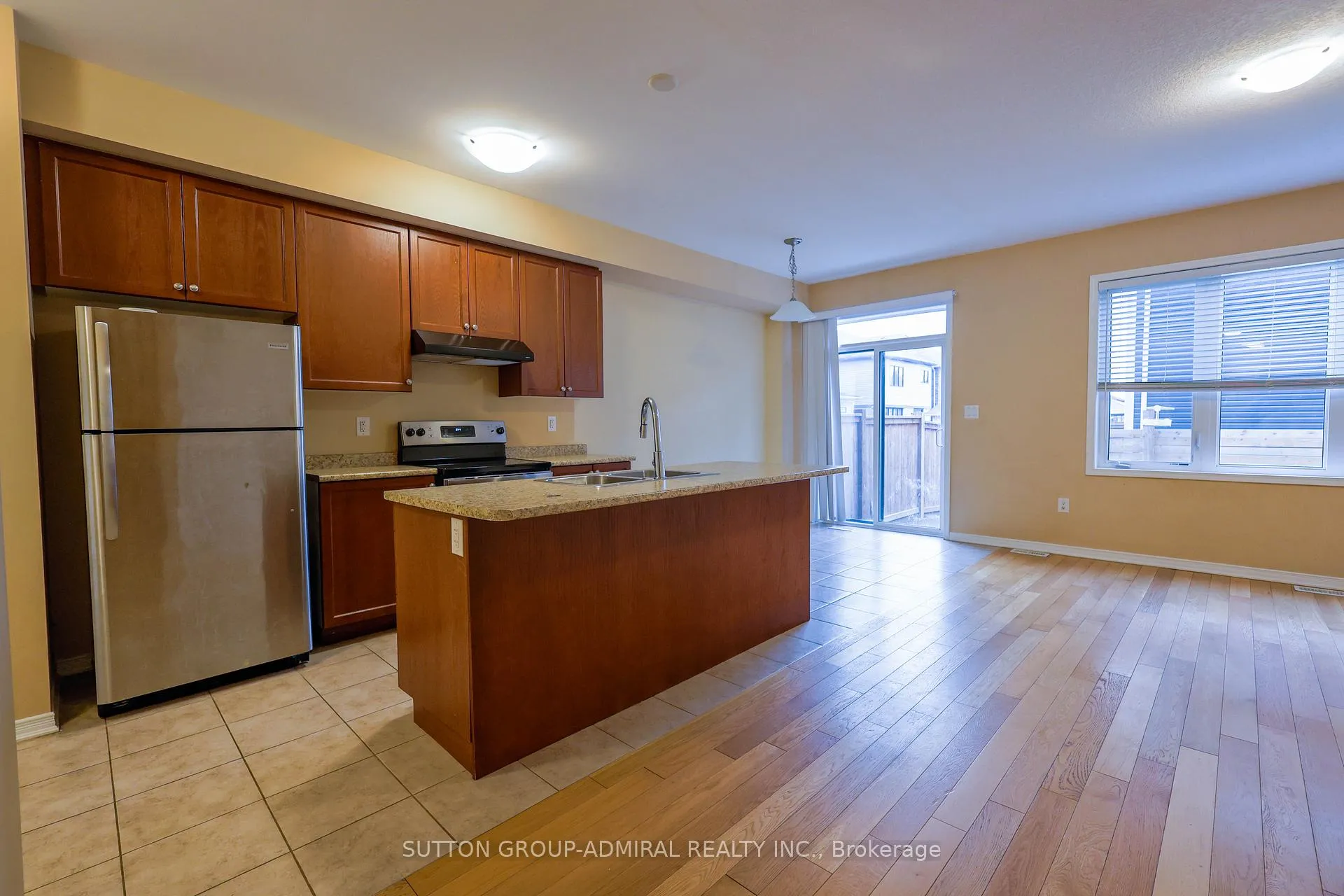 Photo 4 of 81 Oaktree Drive, Haldimand — HOMEH