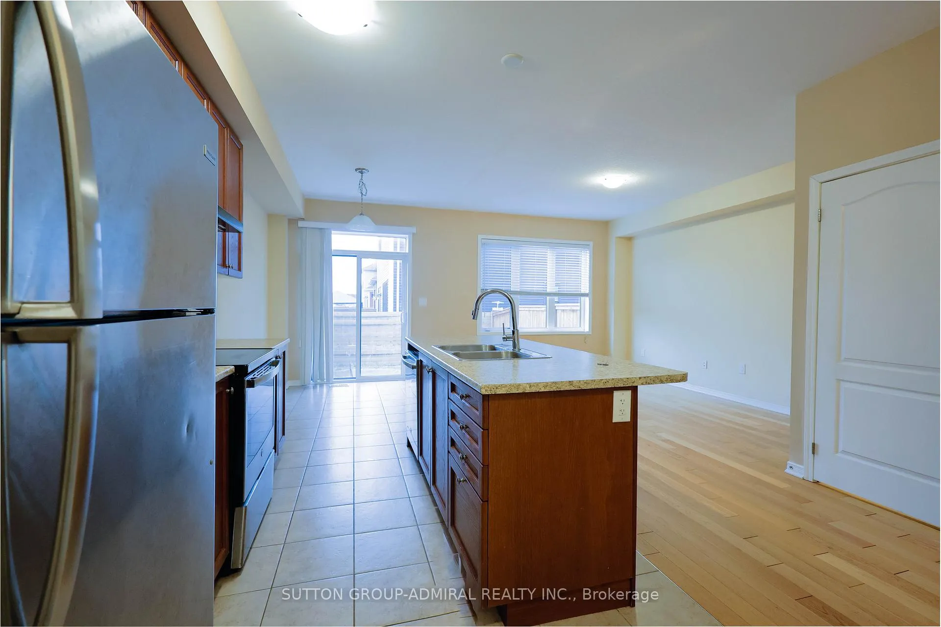 Photo 5 of 81 Oaktree Drive, Haldimand — HOMEH