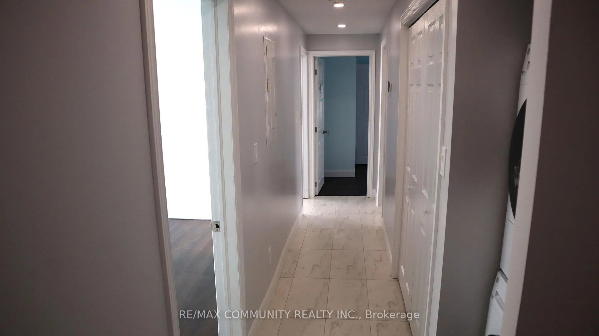 Photo 3 of Unit Apt B, 88 Bond Street, Oshawa, O'Neill — HOMEH