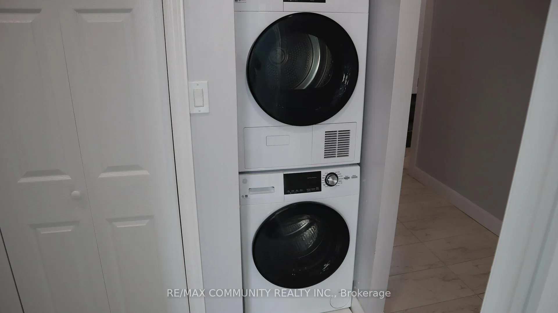 Photo 4 of Unit Apt B, 88 Bond Street, Oshawa, O'Neill — HOMEH