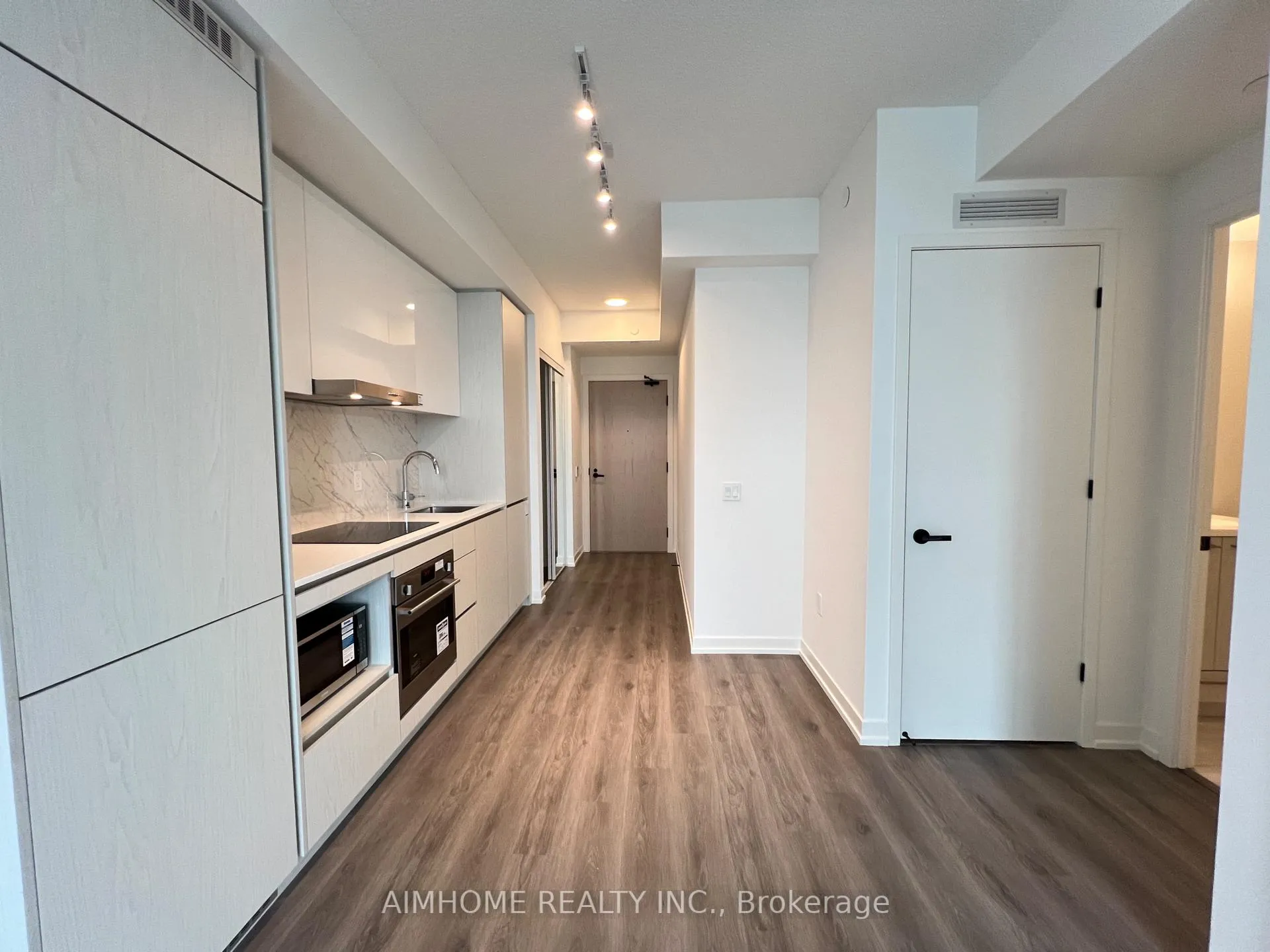 Photo 8 of Unit 1101, 28 Interchange Way, Vaughan, Vaughan Corporate Centre — HOMEH