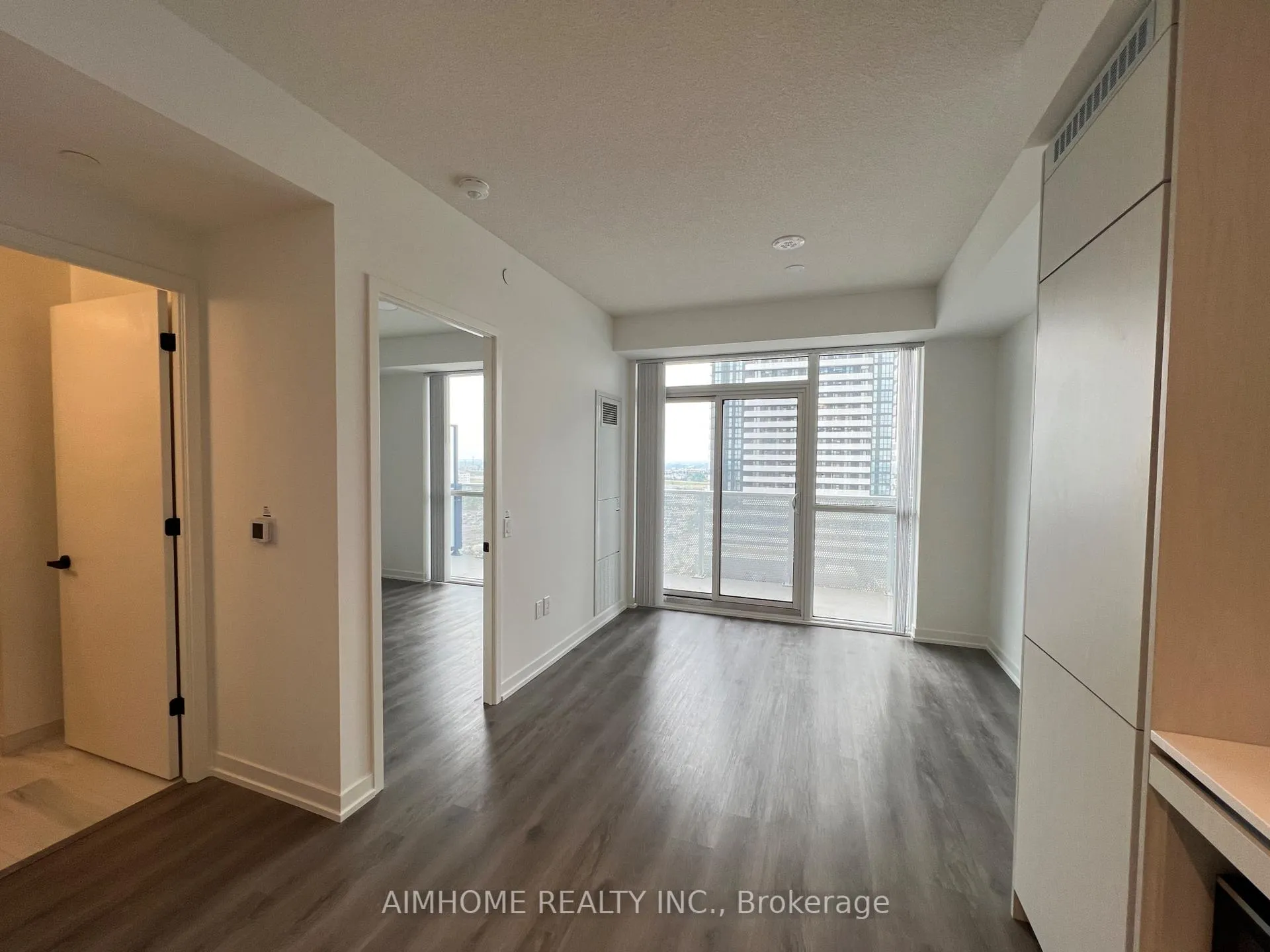 Photo 11 of Unit 1101, 28 Interchange Way, Vaughan, Vaughan Corporate Centre — HOMEH