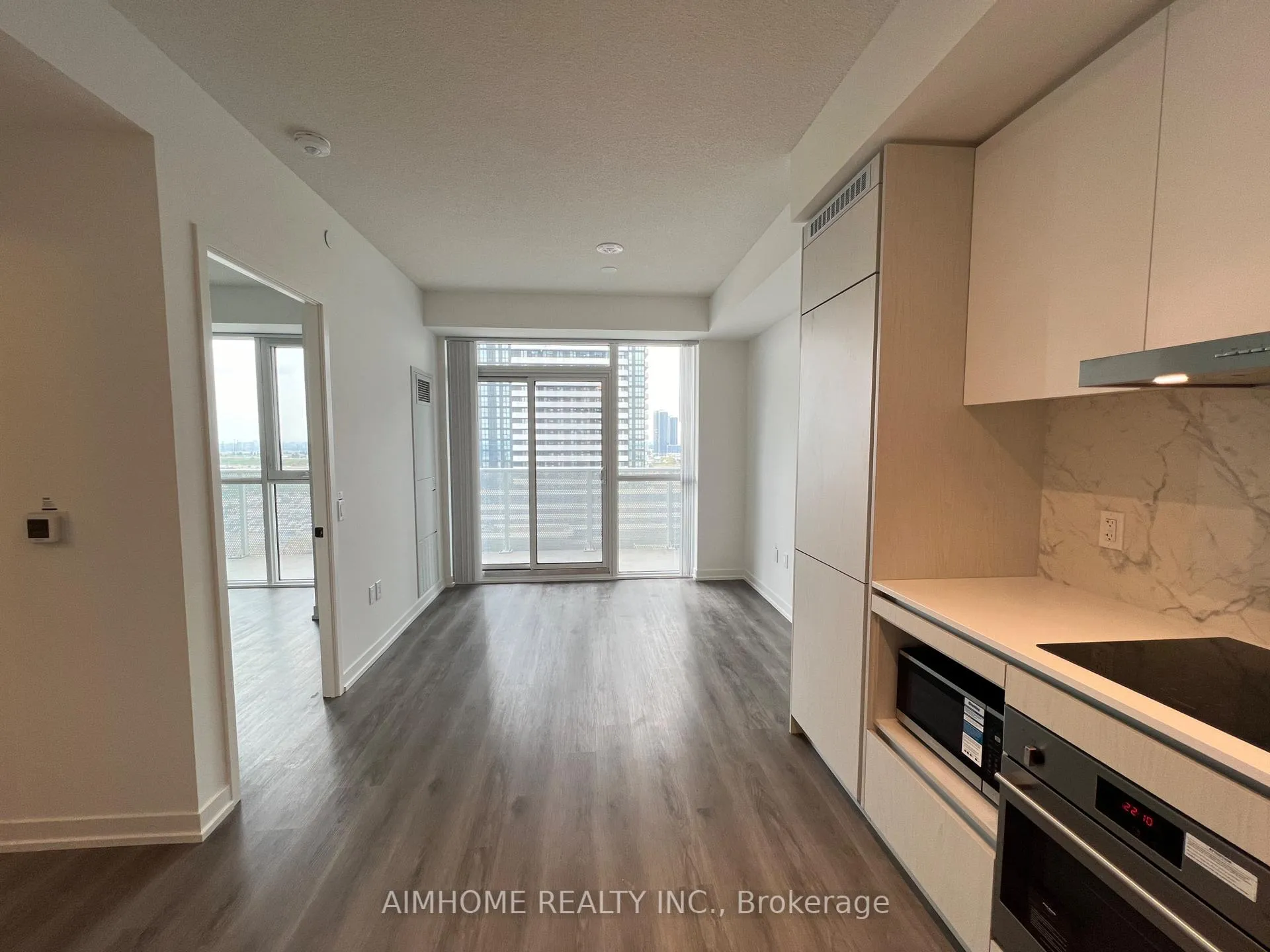 Photo 12 of Unit 1101, 28 Interchange Way, Vaughan, Vaughan Corporate Centre — HOMEH