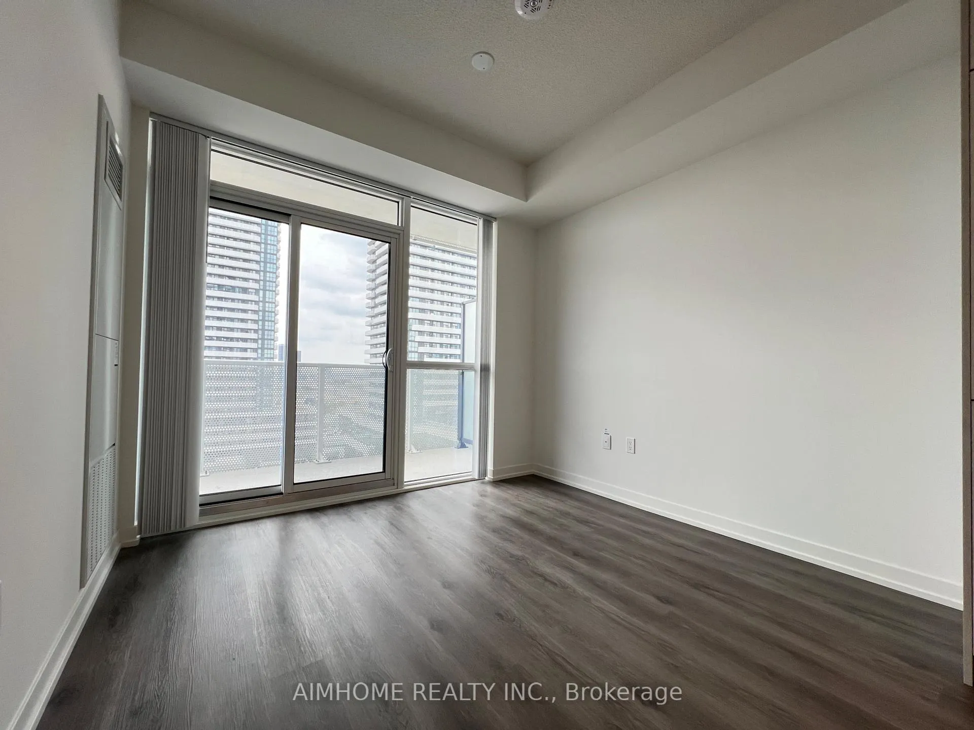 Photo 15 of Unit 1101, 28 Interchange Way, Vaughan, Vaughan Corporate Centre — HOMEH