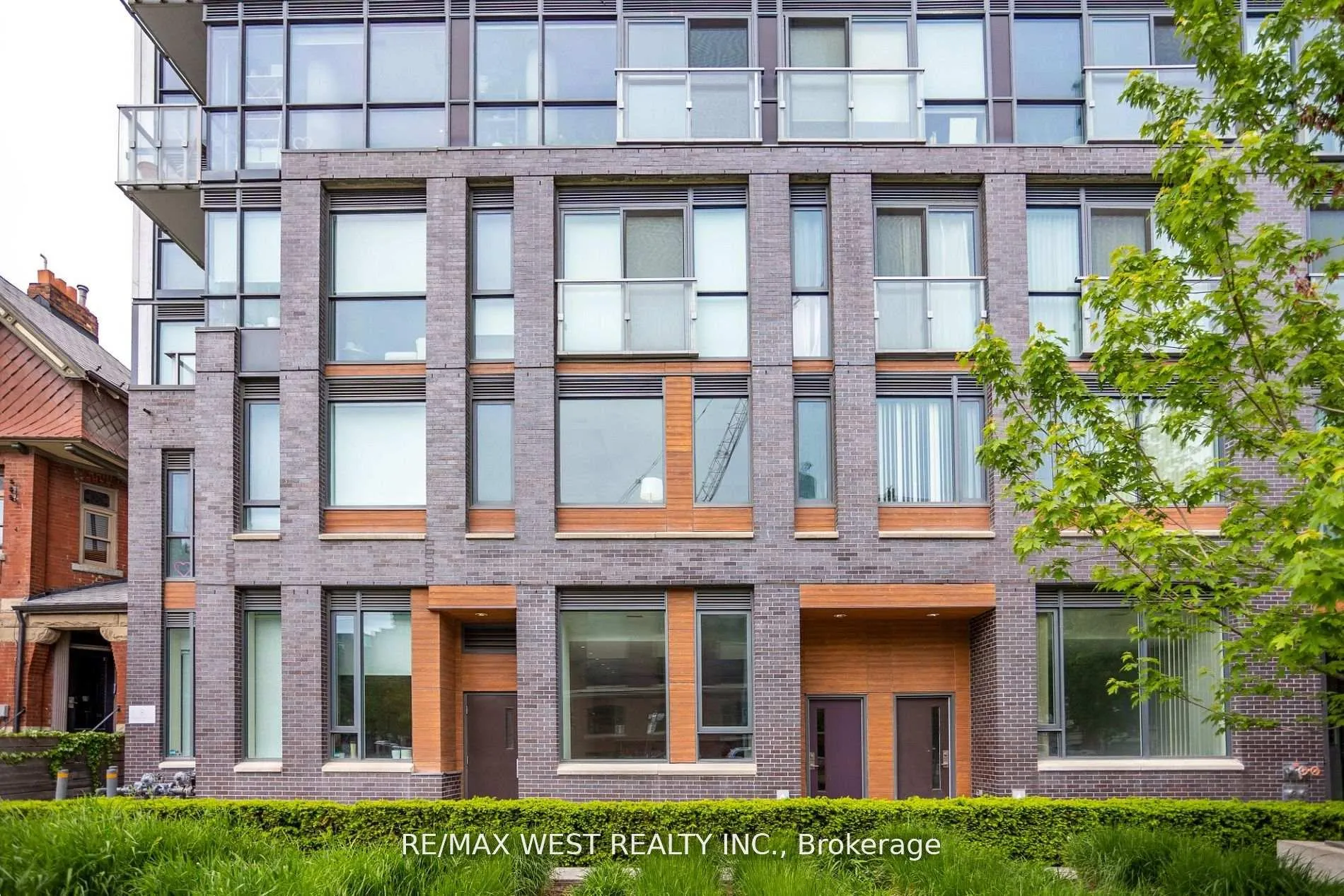 Front of Unit TH02, 508 Wellington Street W