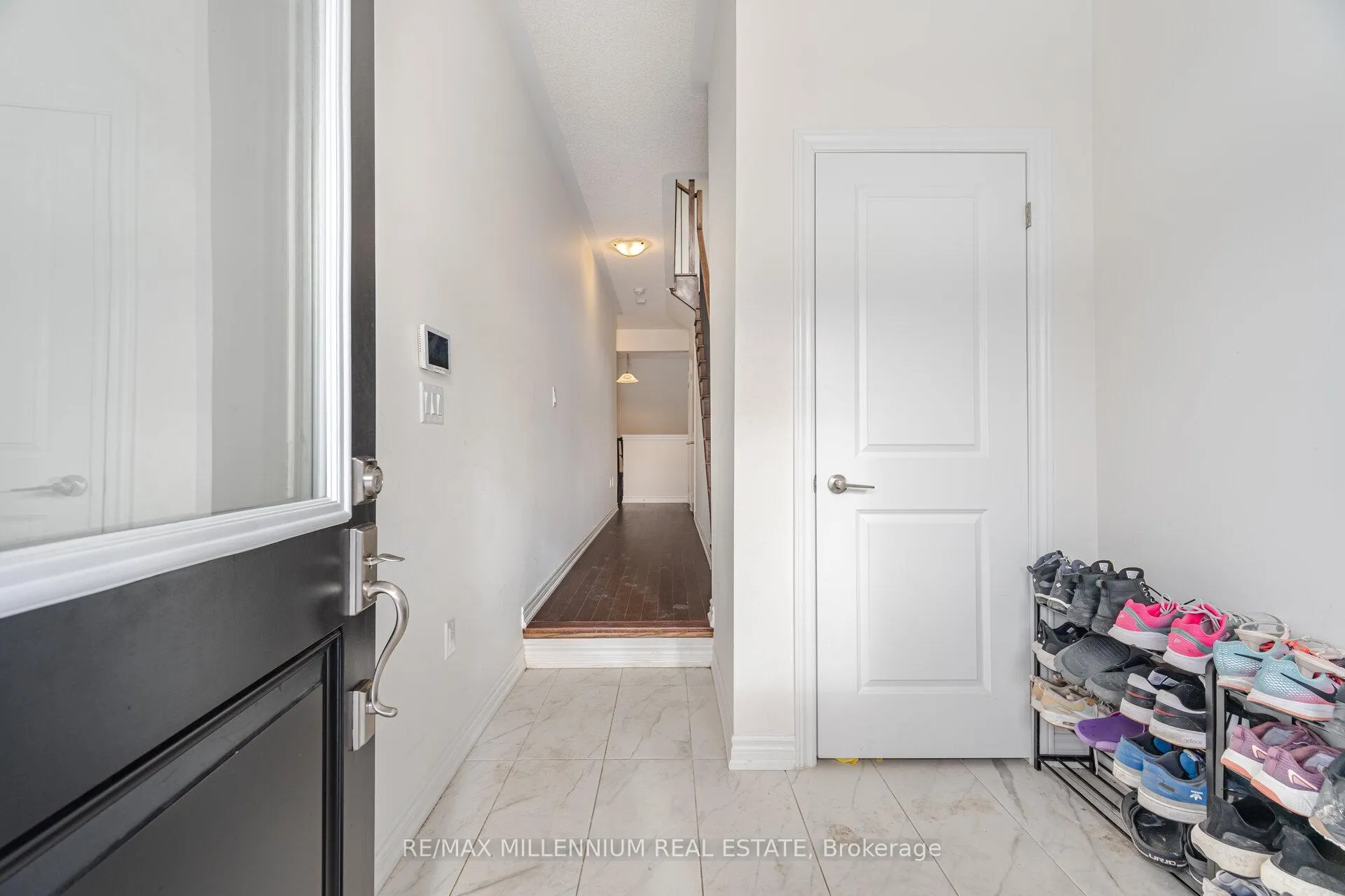Photo 4 of 71 Gemini Drive, Barrie, Rural Barrie Southeast — HOMEH