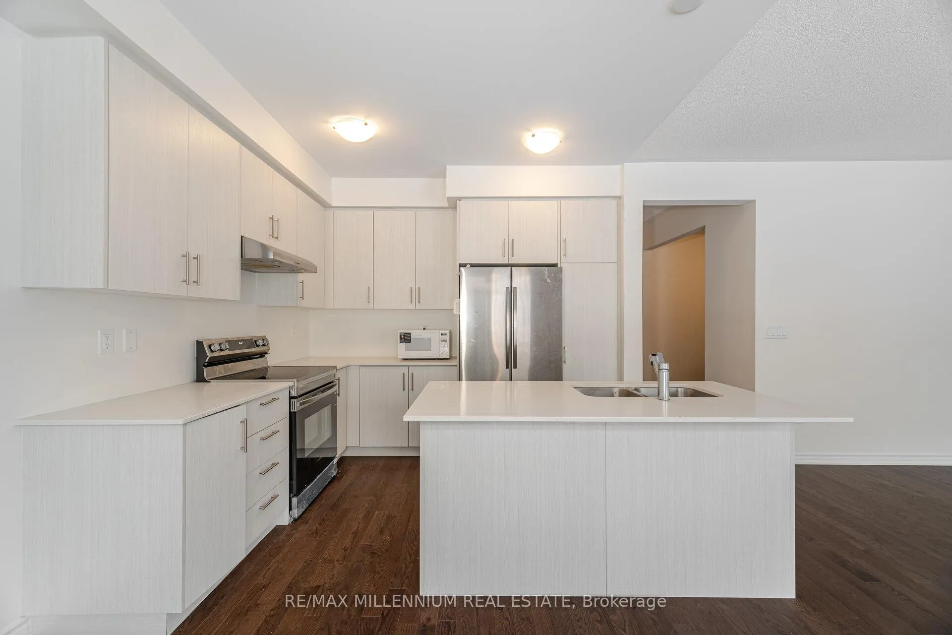 Photo 10 of 71 Gemini Drive, Barrie, Rural Barrie Southeast — HOMEH