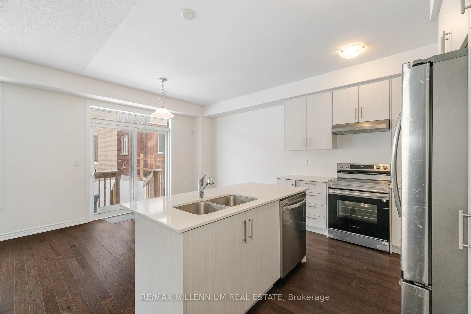 Photo 12 of 71 Gemini Drive, Barrie, Rural Barrie Southeast — HOMEH