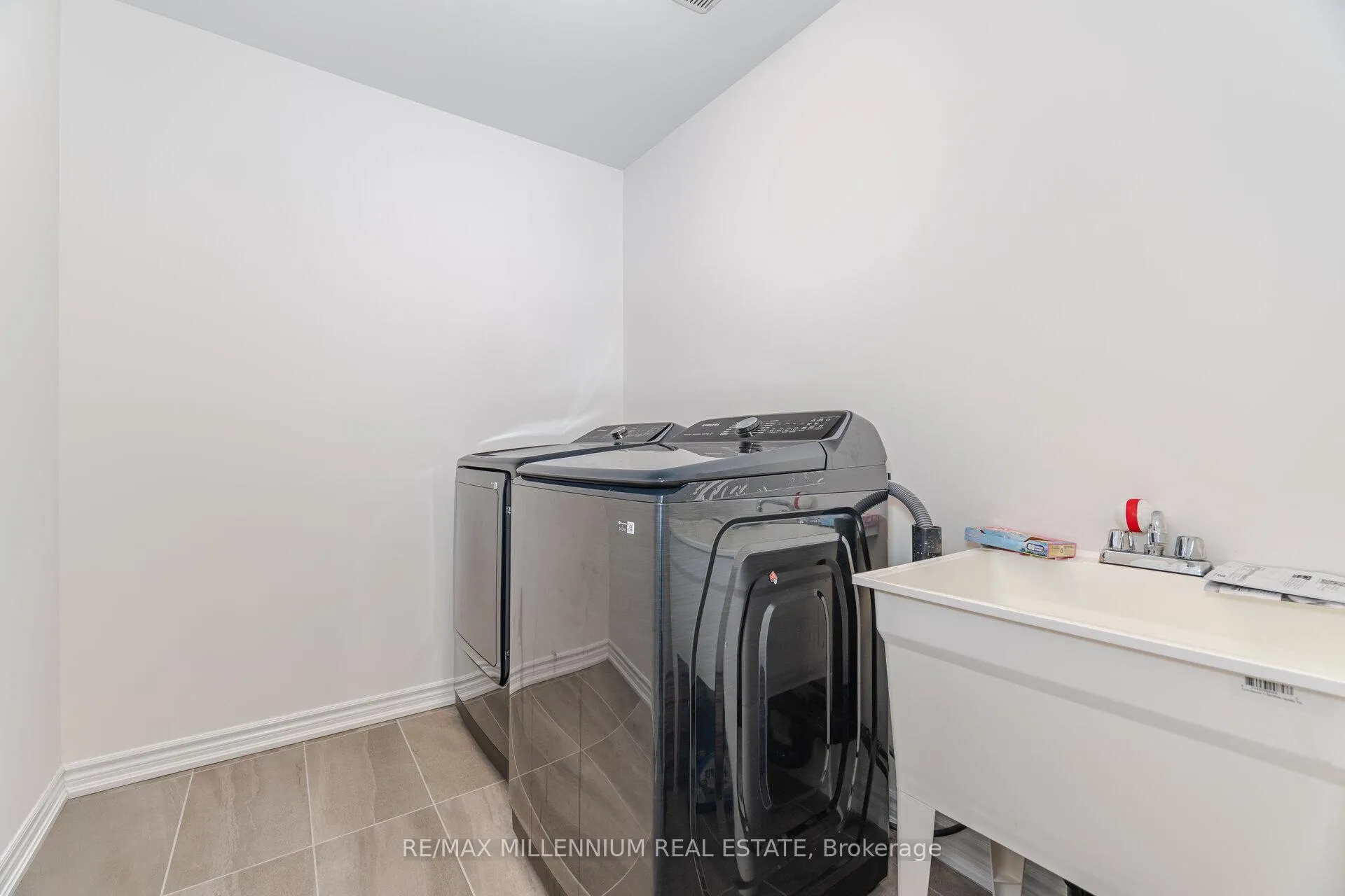 Photo 37 of 71 Gemini Drive, Barrie, Rural Barrie Southeast — HOMEH