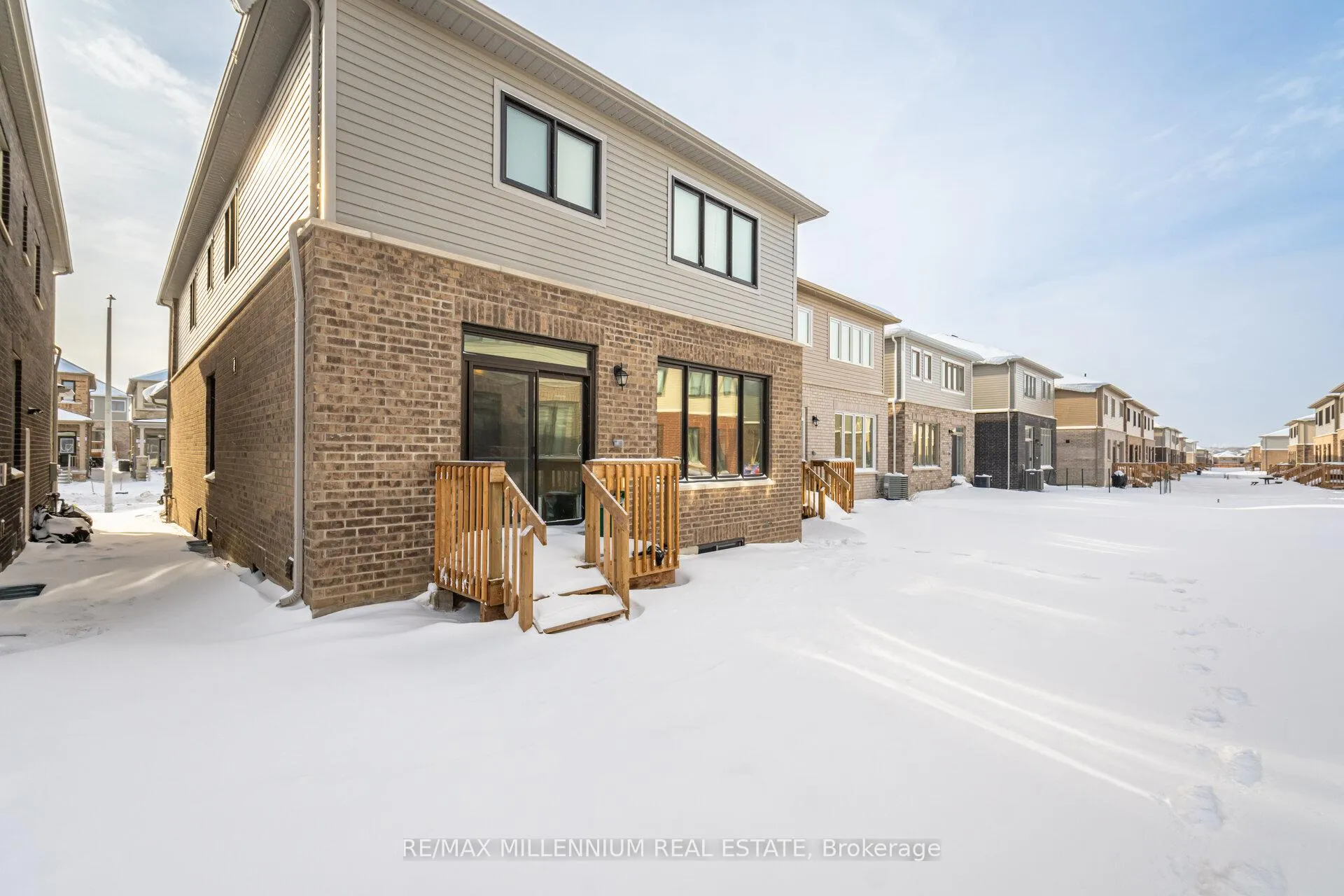 Photo 39 of 71 Gemini Drive, Barrie, Rural Barrie Southeast — HOMEH