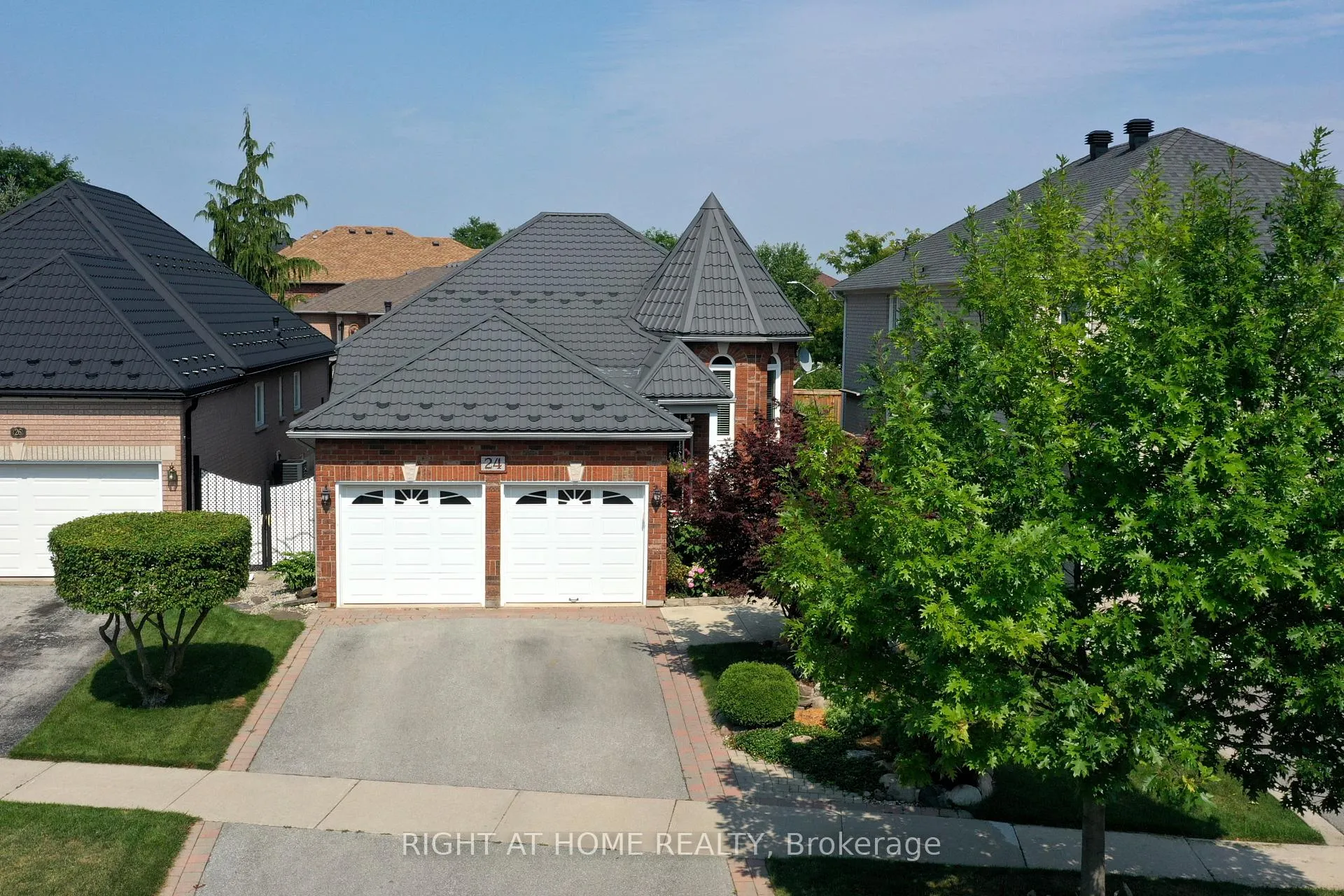 Photo 2 of 24 Huffmann Drive, Halton Hills, Georgetown — HOMEH