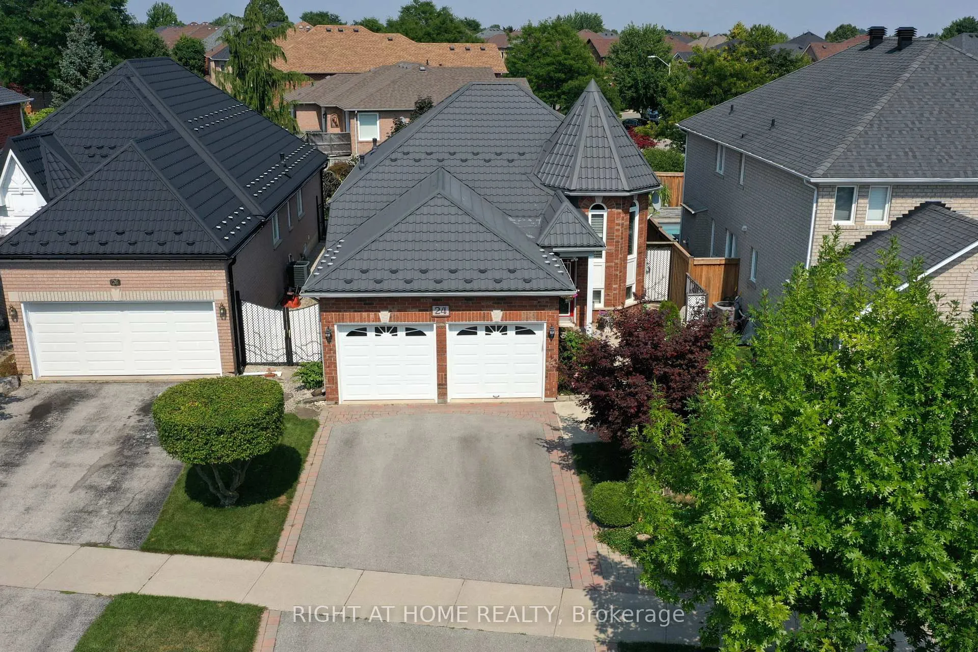 Photo 3 of 24 Huffmann Drive, Halton Hills, Georgetown — HOMEH