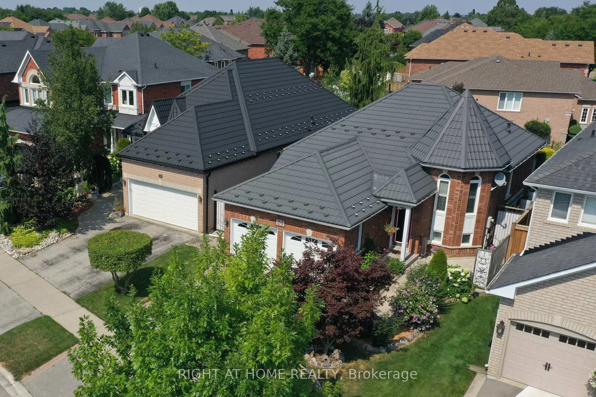 Photo 4 of 24 Huffmann Drive, Halton Hills, Georgetown — HOMEH