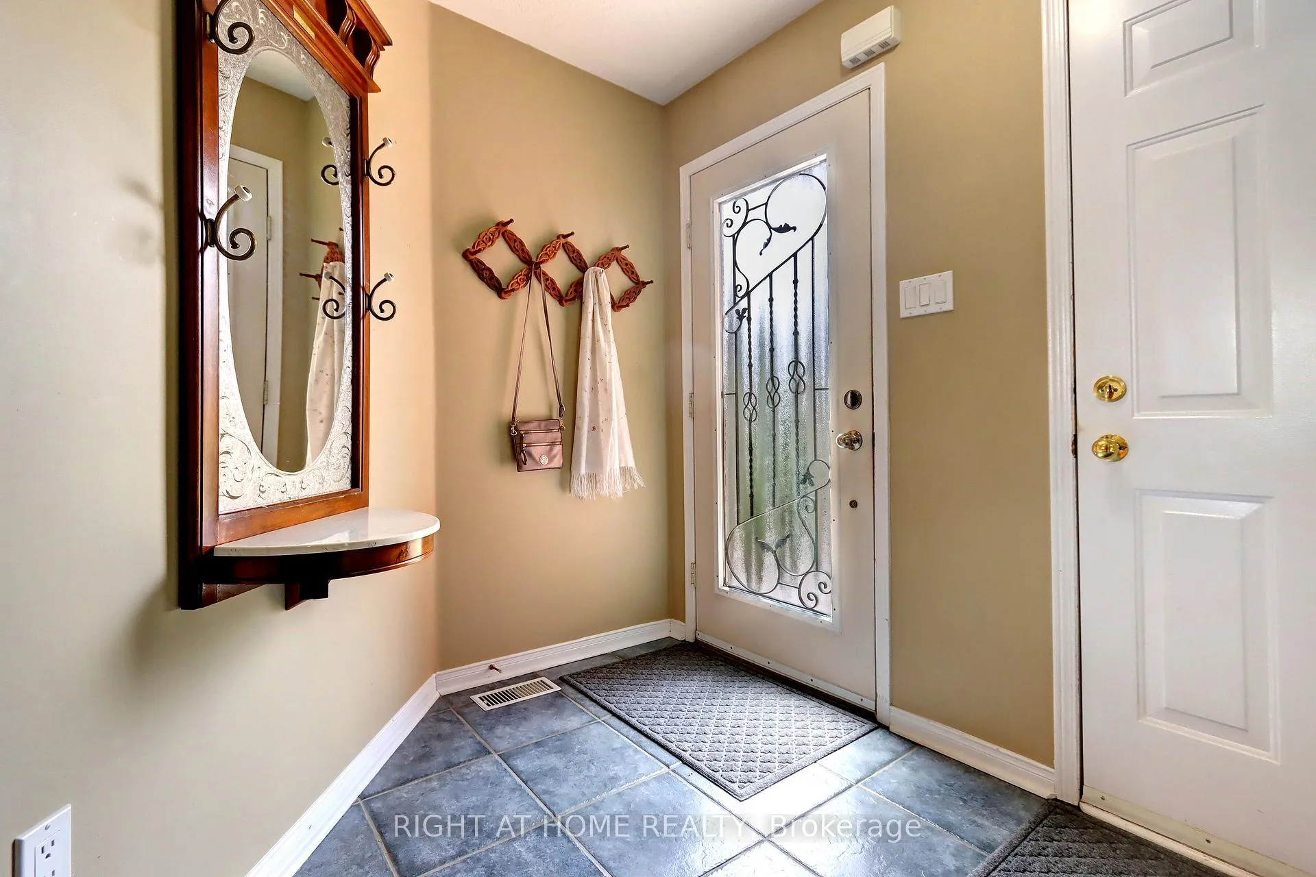 Photo 8 of 24 Huffmann Drive, Halton Hills, Georgetown — HOMEH