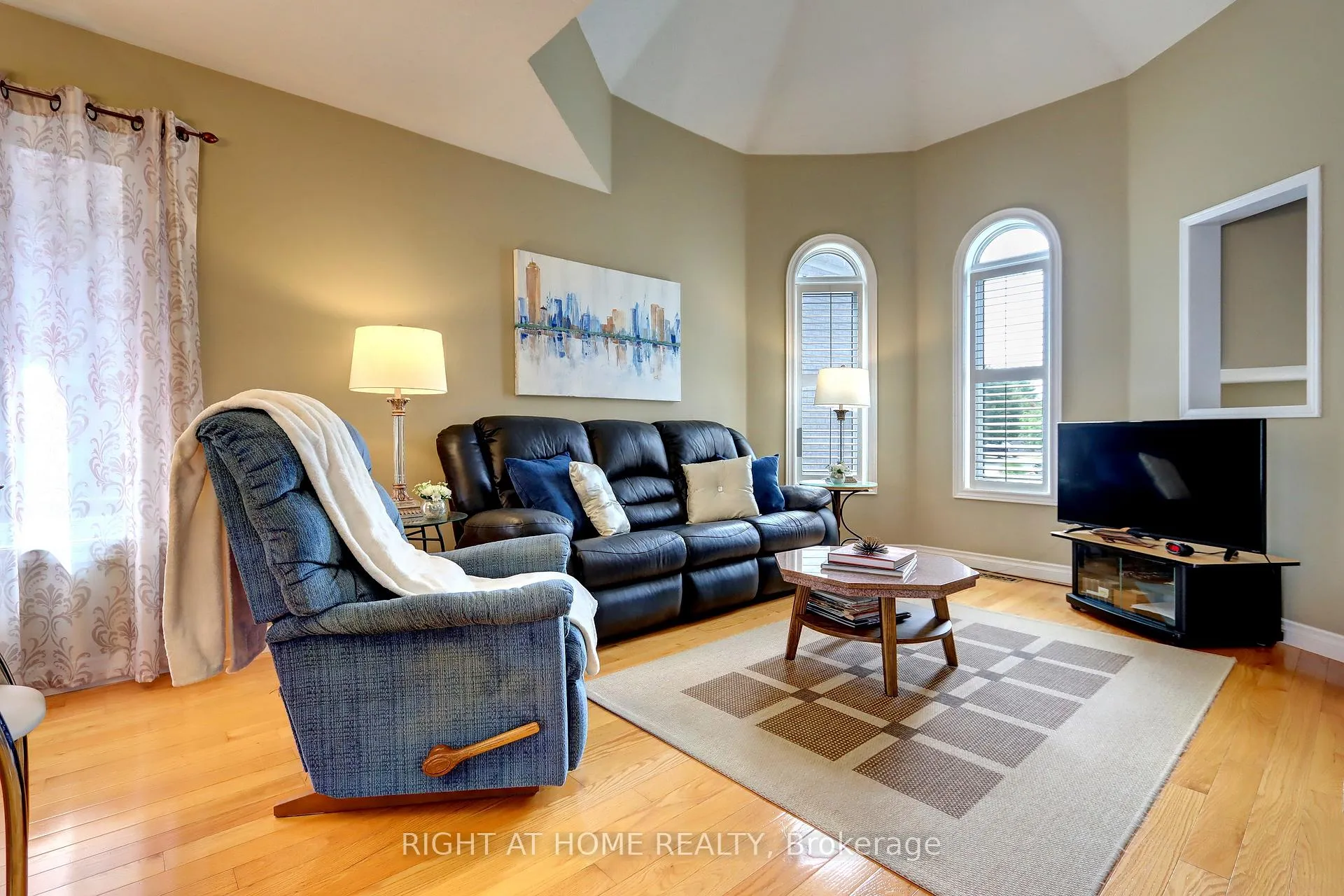 Photo 10 of 24 Huffmann Drive, Halton Hills, Georgetown — HOMEH