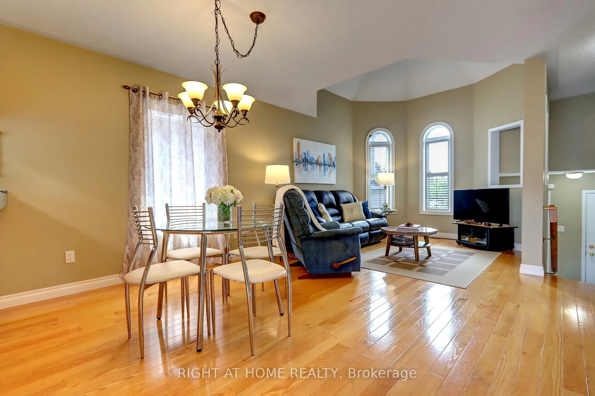 Photo 12 of 24 Huffmann Drive, Halton Hills, Georgetown — HOMEH