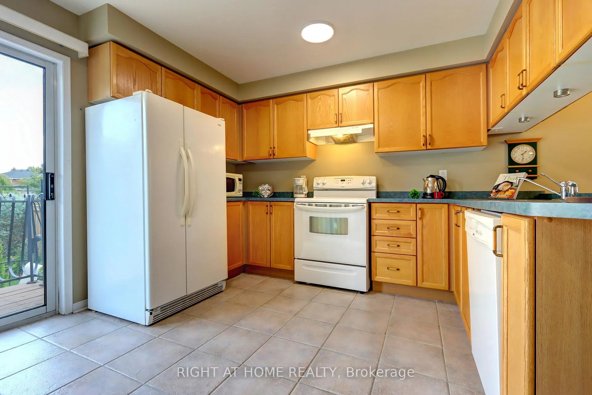 Photo 14 of 24 Huffmann Drive, Halton Hills, Georgetown — HOMEH