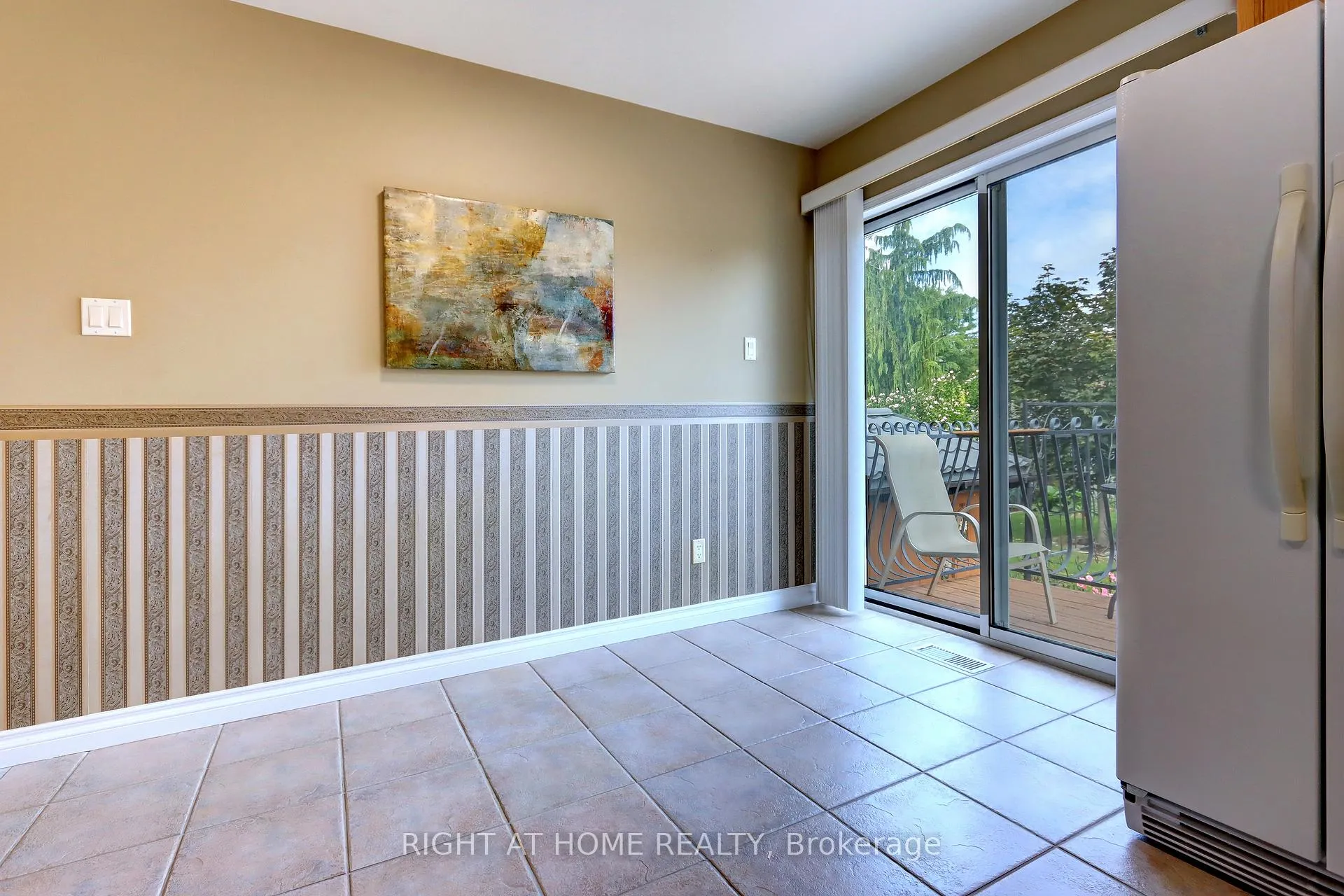 Photo 16 of 24 Huffmann Drive, Halton Hills, Georgetown — HOMEH