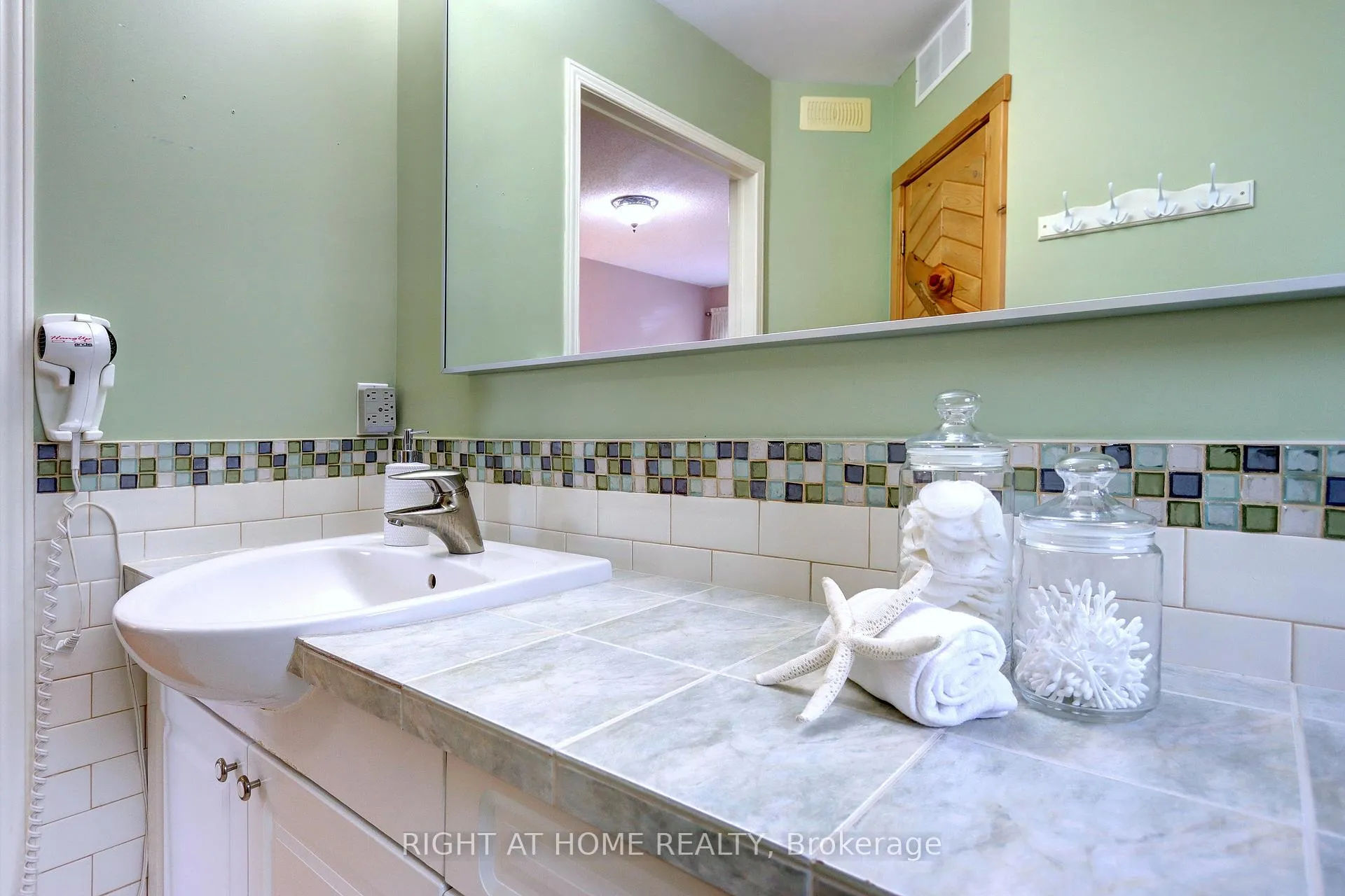 Photo 20 of 24 Huffmann Drive, Halton Hills, Georgetown — HOMEH