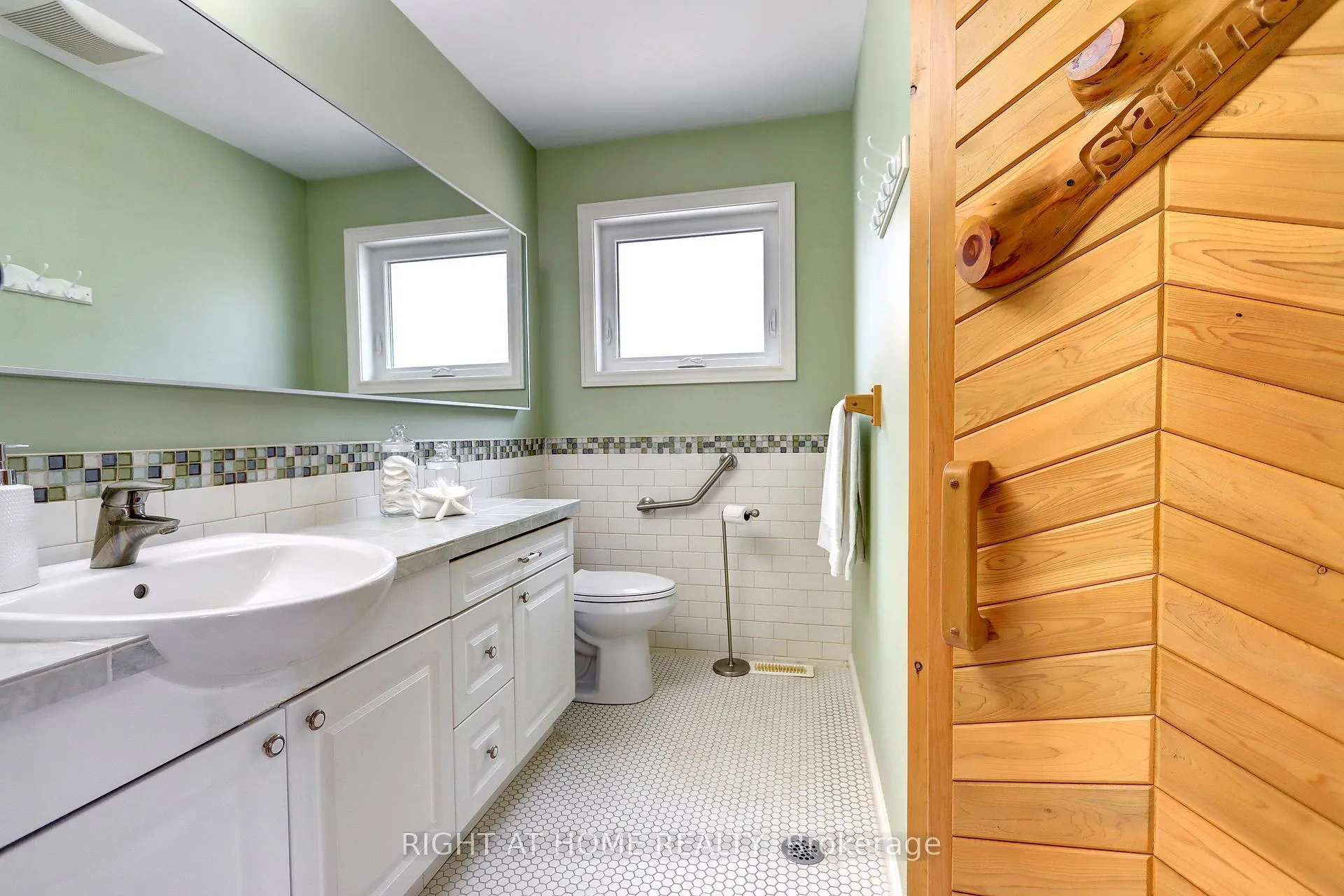 Photo 22 of 24 Huffmann Drive, Halton Hills, Georgetown — HOMEH