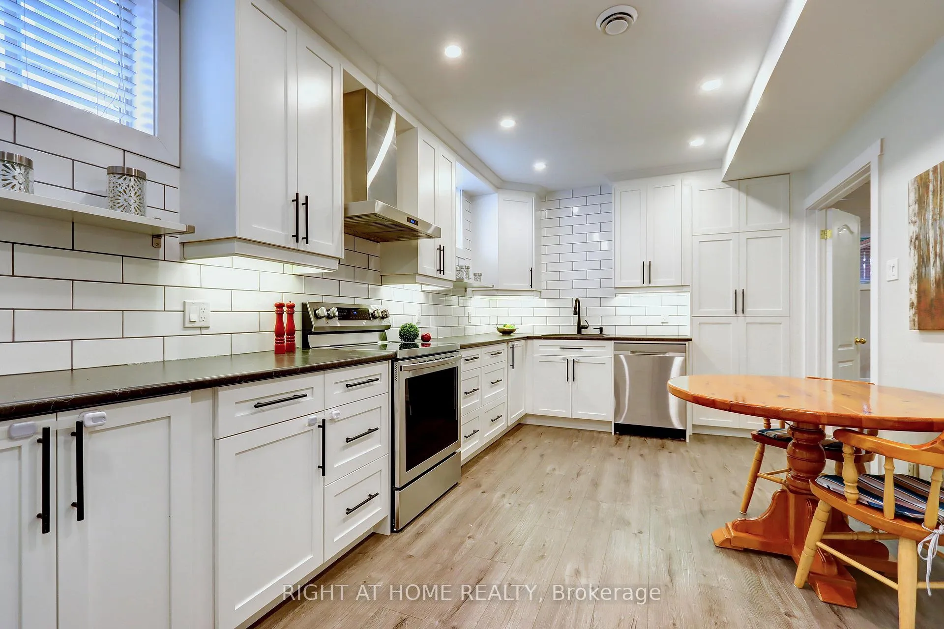 Photo 28 of 24 Huffmann Drive, Halton Hills, Georgetown — HOMEH